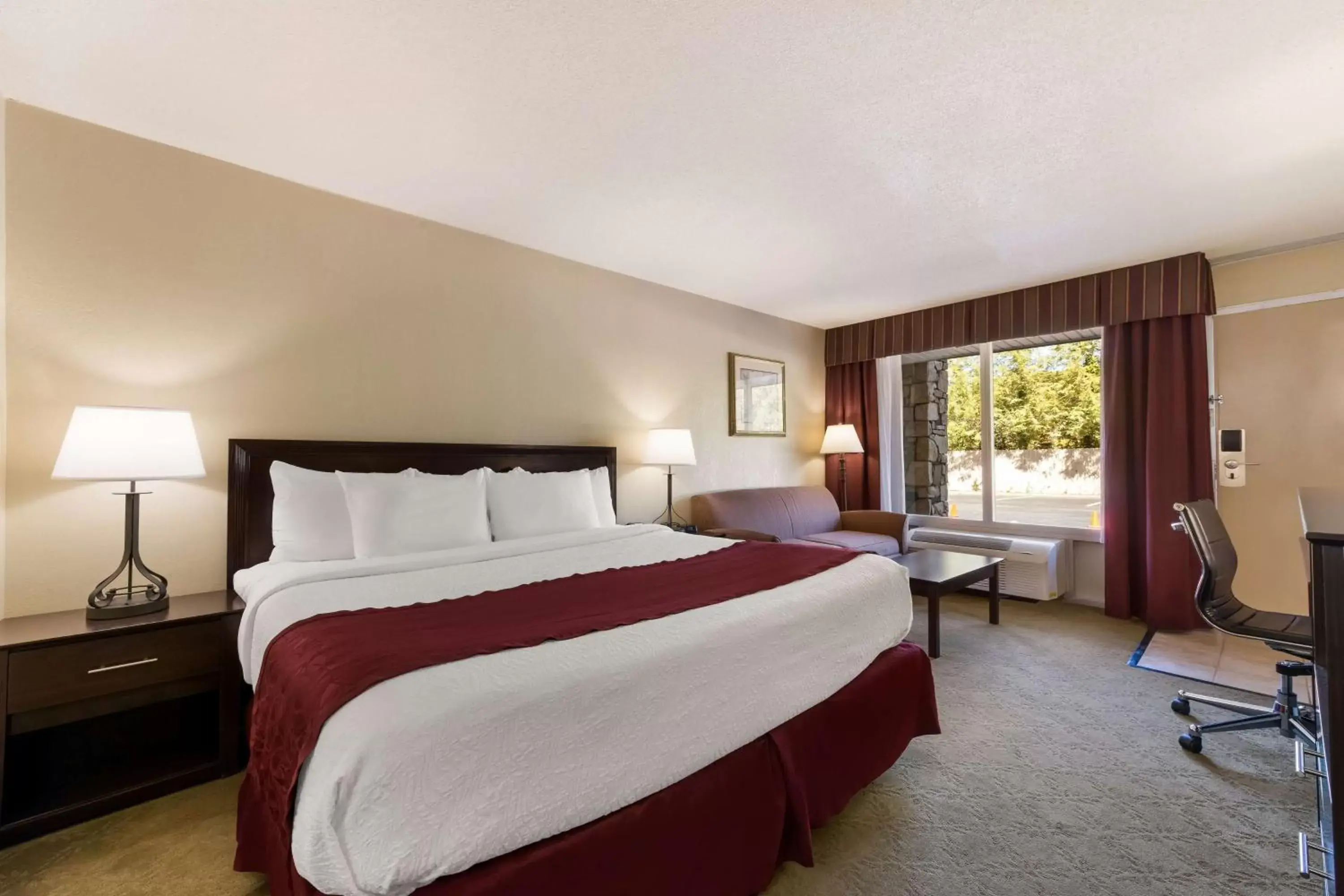 Bedroom, Bed in Best Western Mountain Lodge At Banner Elk