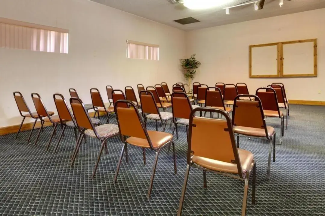 Meeting/conference room in Americas Best Value Inn Alachua