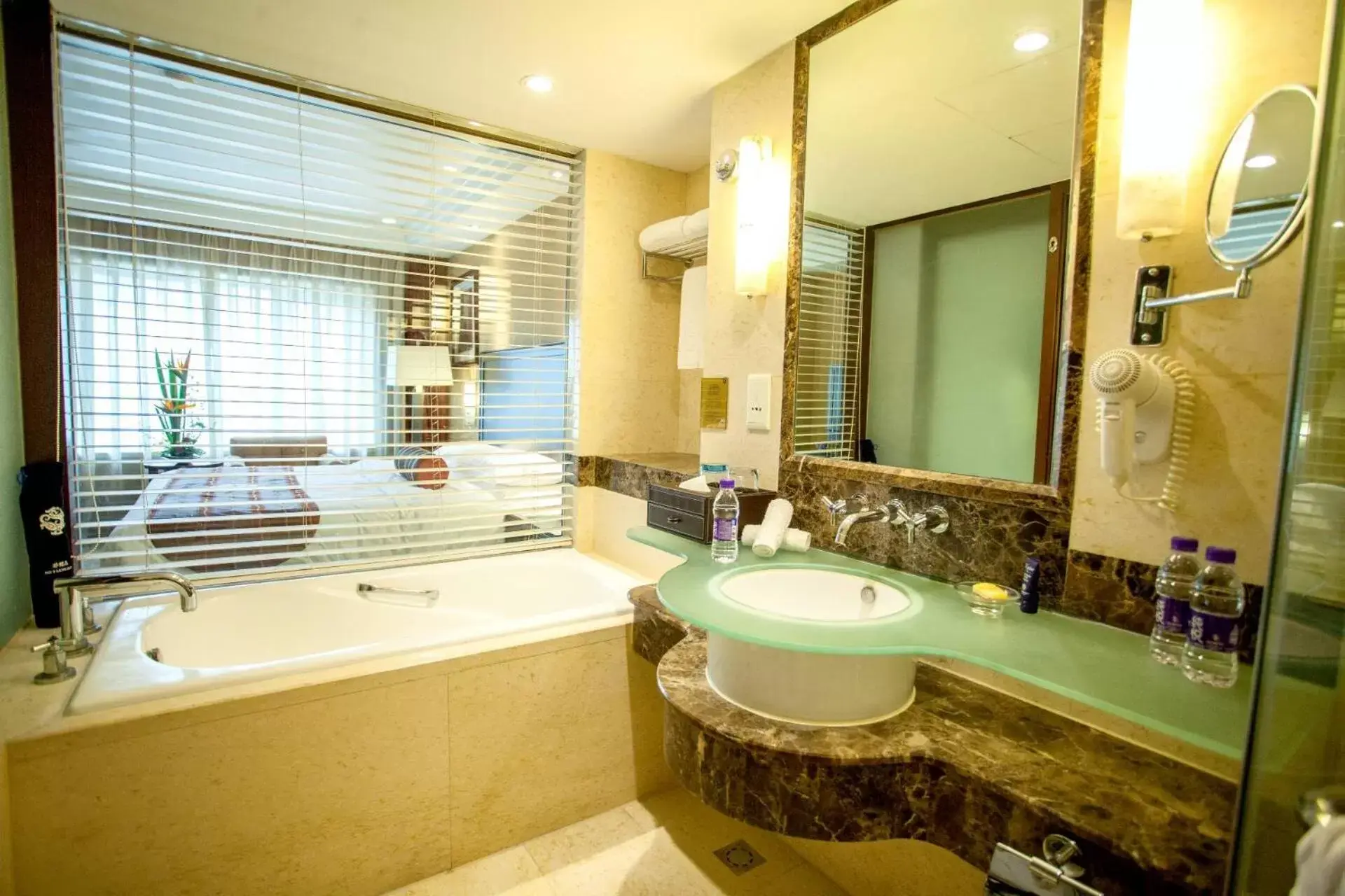 Bathroom in Sunworld Dynasty Hotel Beijing Wangfujing
