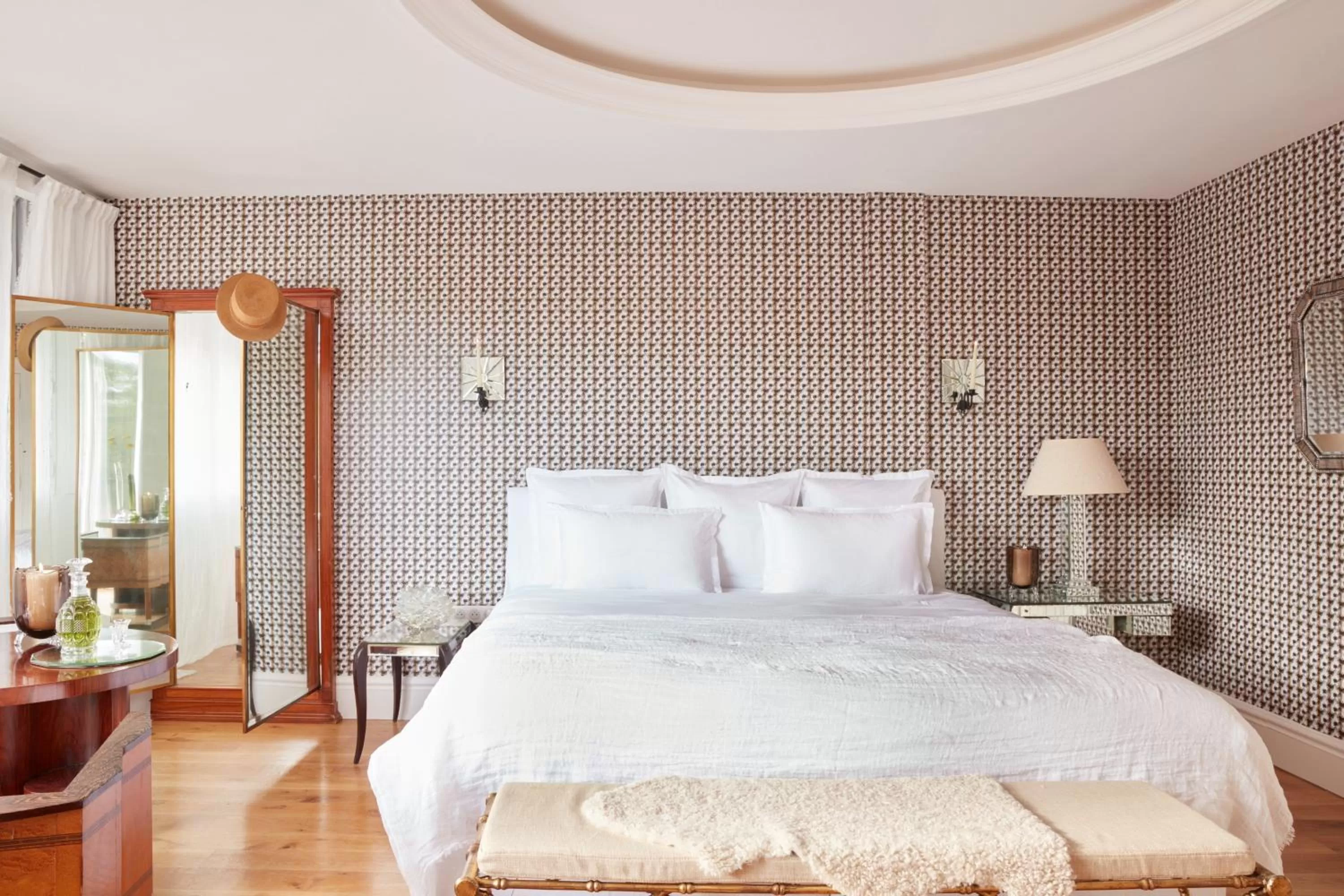 Bedroom, Bed in Brindos, Lac & Château - Relais & Châteaux - Anglet Biarritz