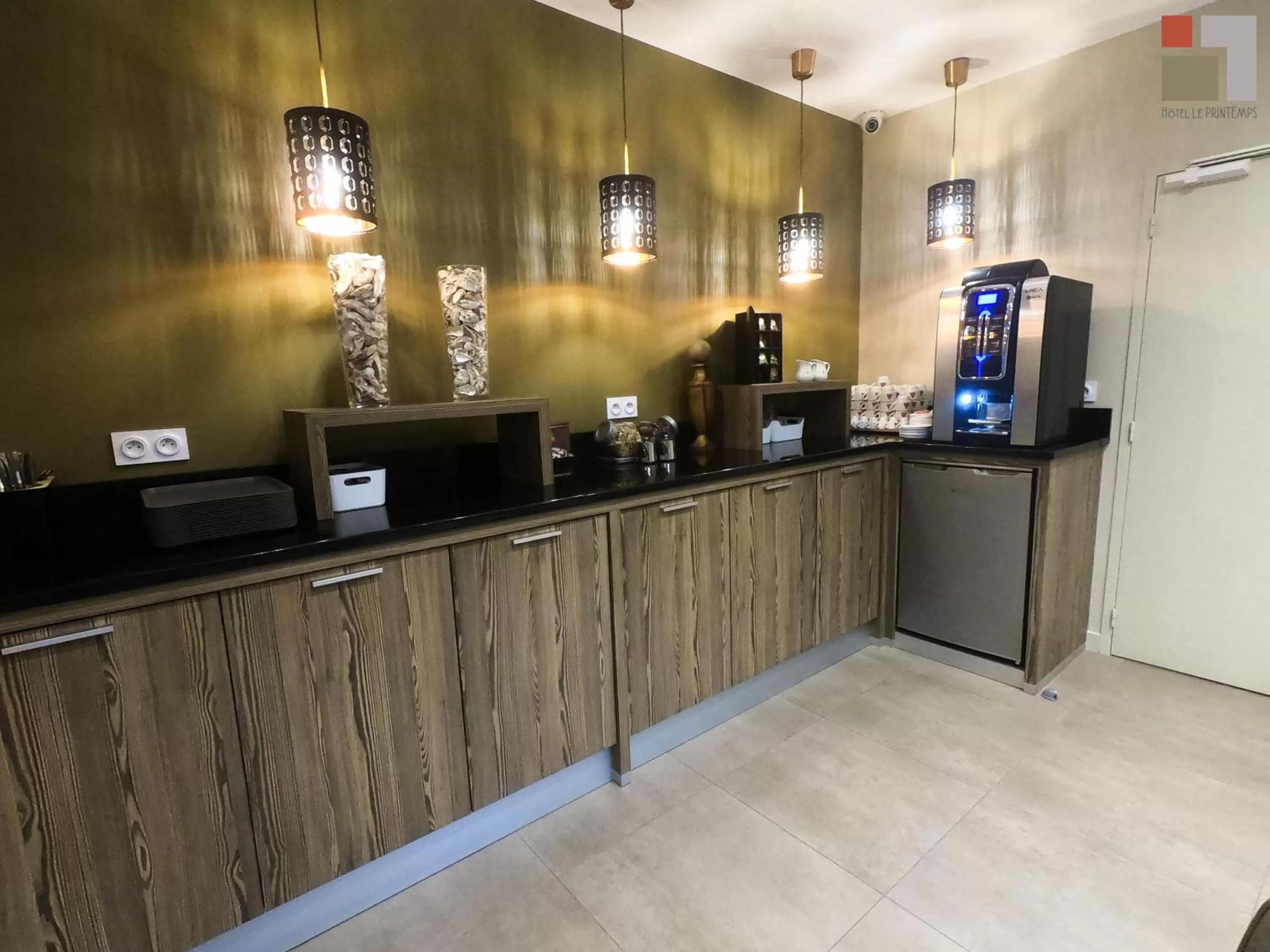 Restaurant/places to eat in Hôtel Le Printemps