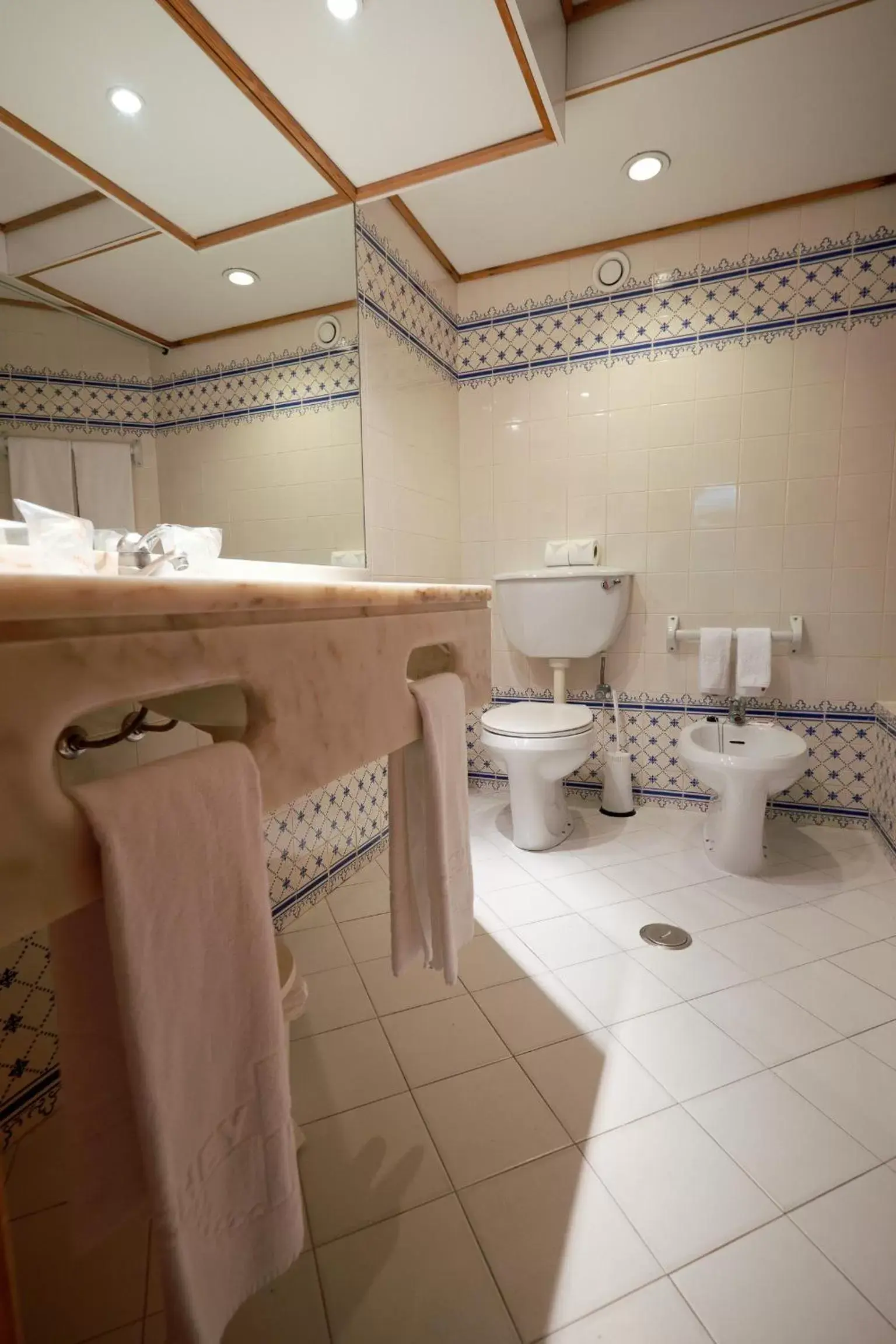 Bathroom in Muthu Oura Praia Hotel