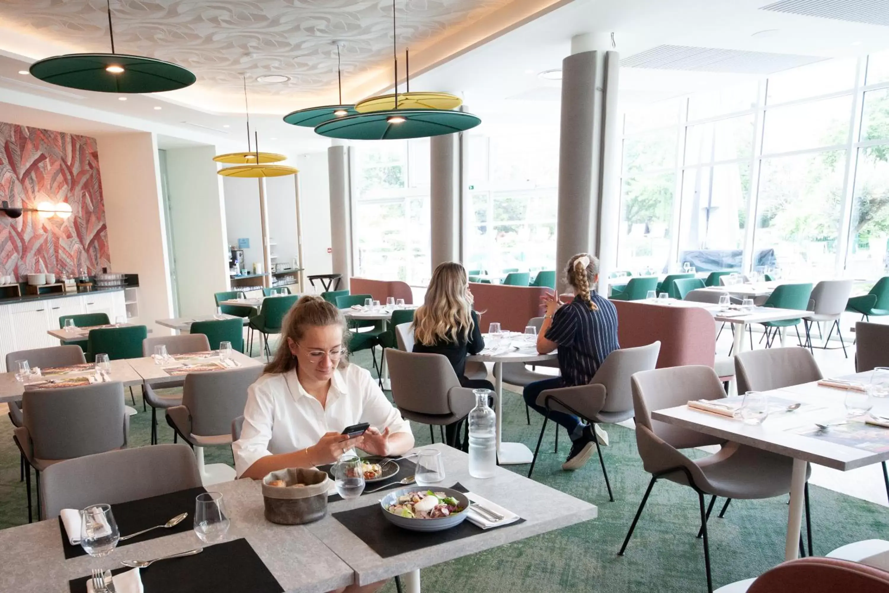 Restaurant/Places to Eat in Novotel Clermont-Ferrand