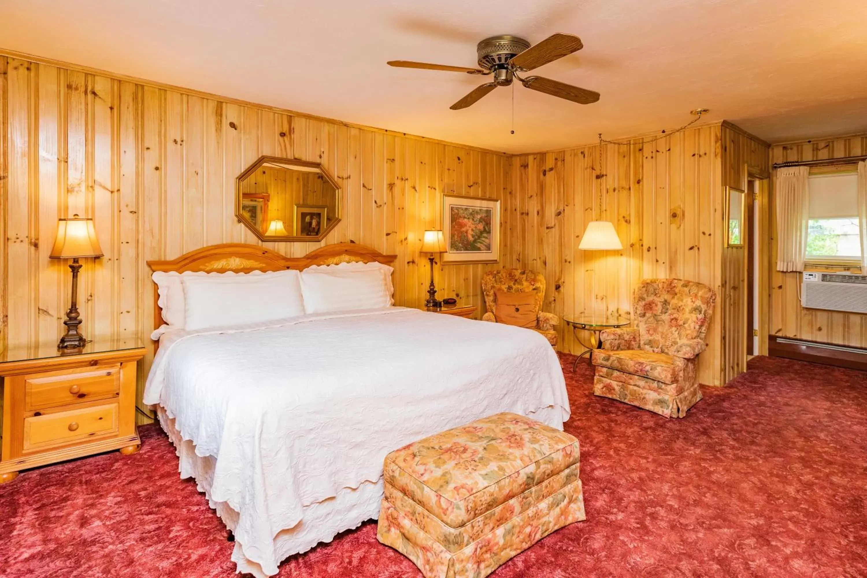 Photo of the whole room, Bed in Azalea Garden Inn