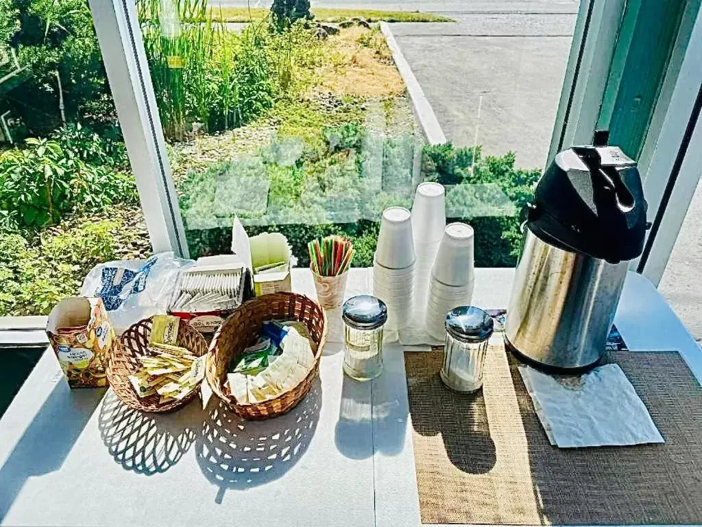 Coffee/tea facilities in Sage N Sand Motel