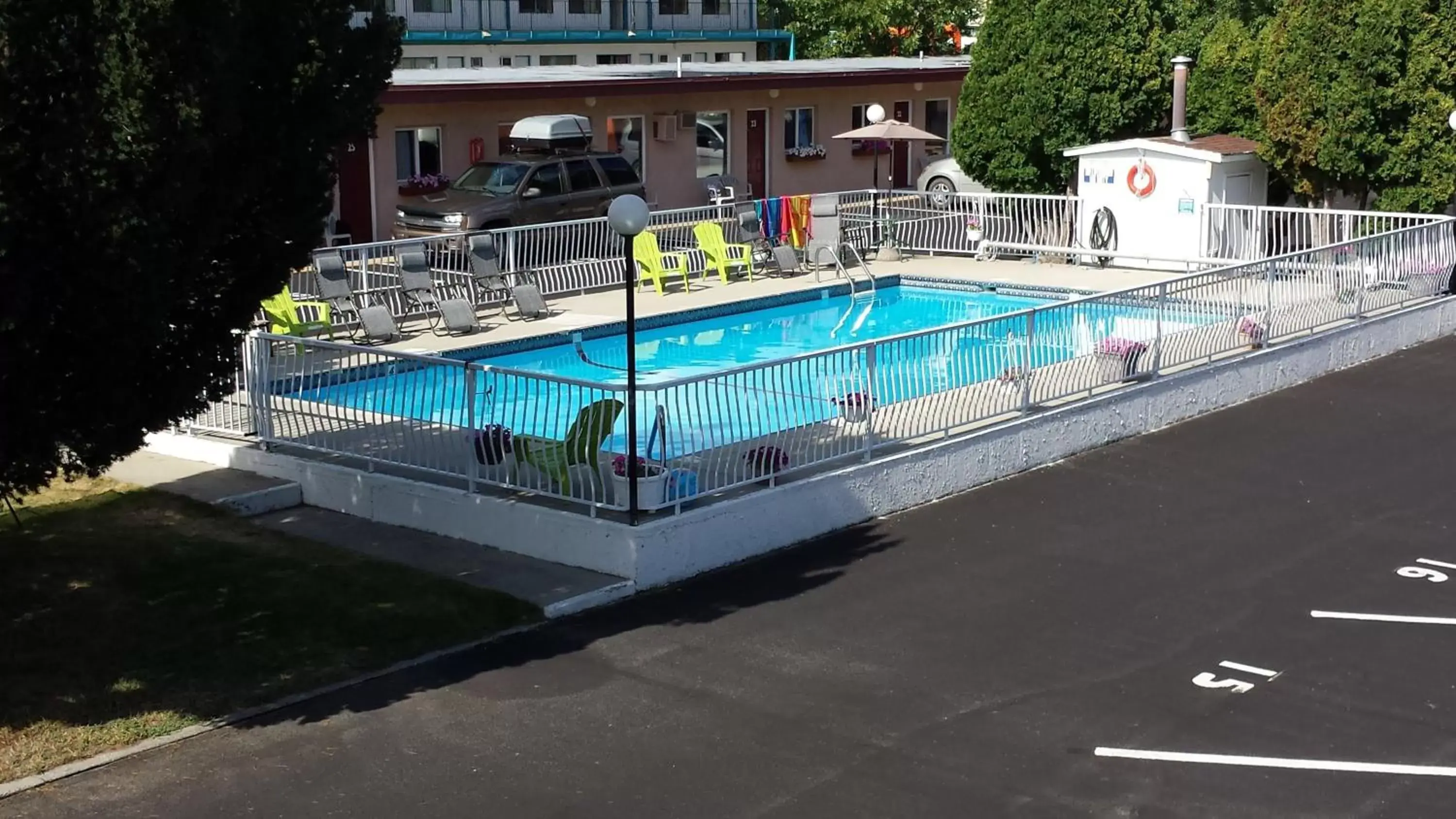 Swimming pool, Pool View in Swiss Sunset Inn