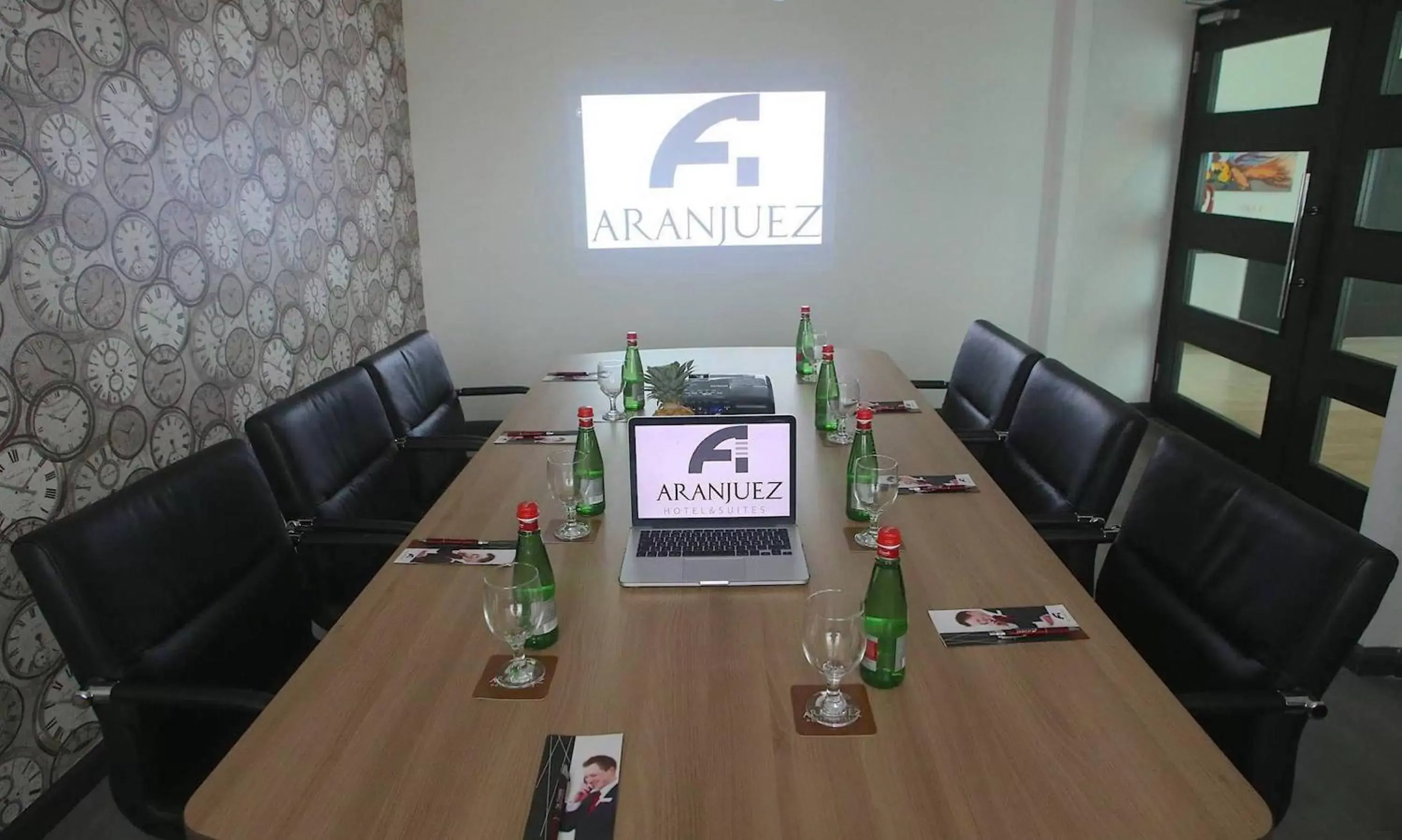 Meeting/conference room in Aranjuez Hotel & Suites