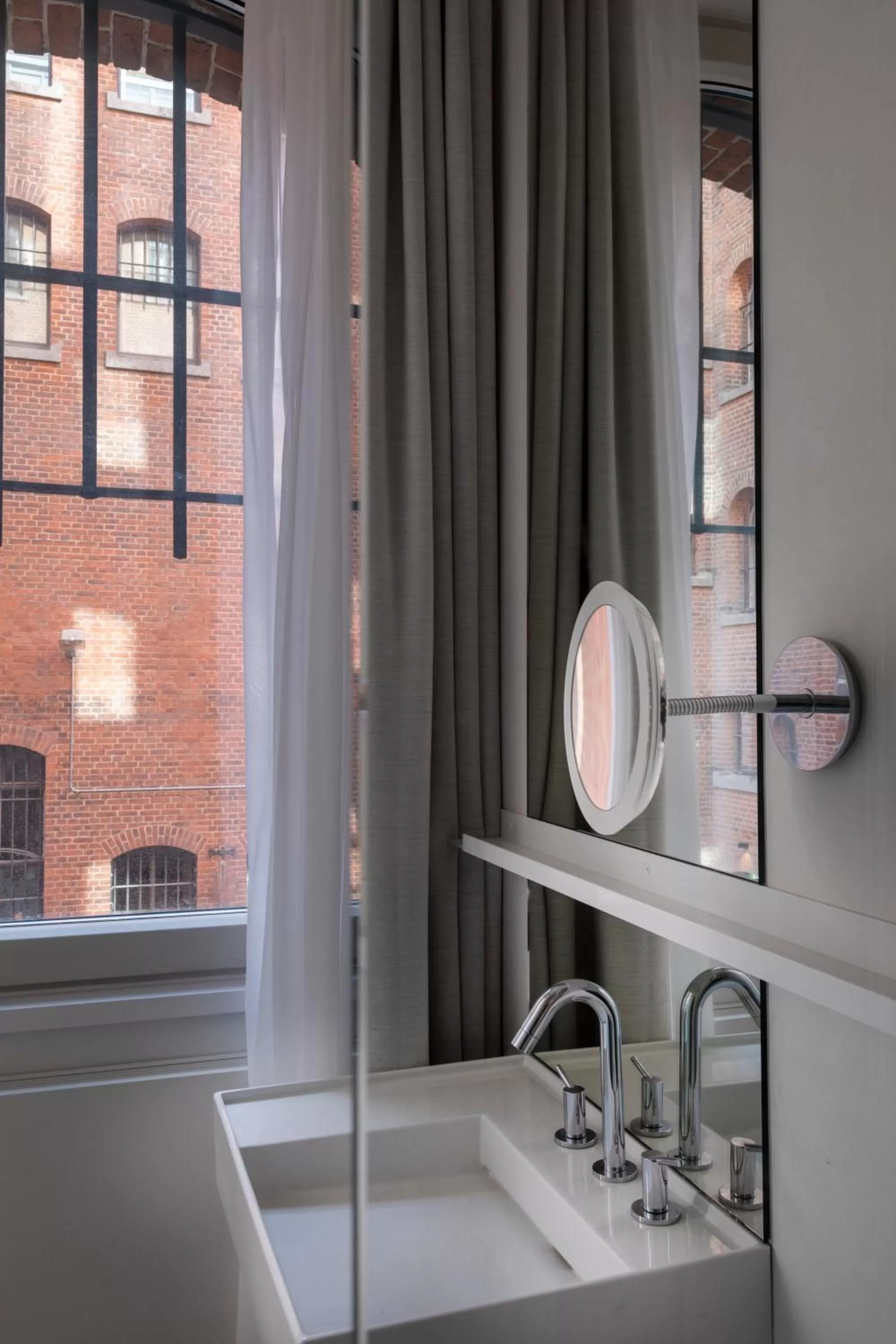 Bathroom in Wilmina Hotel