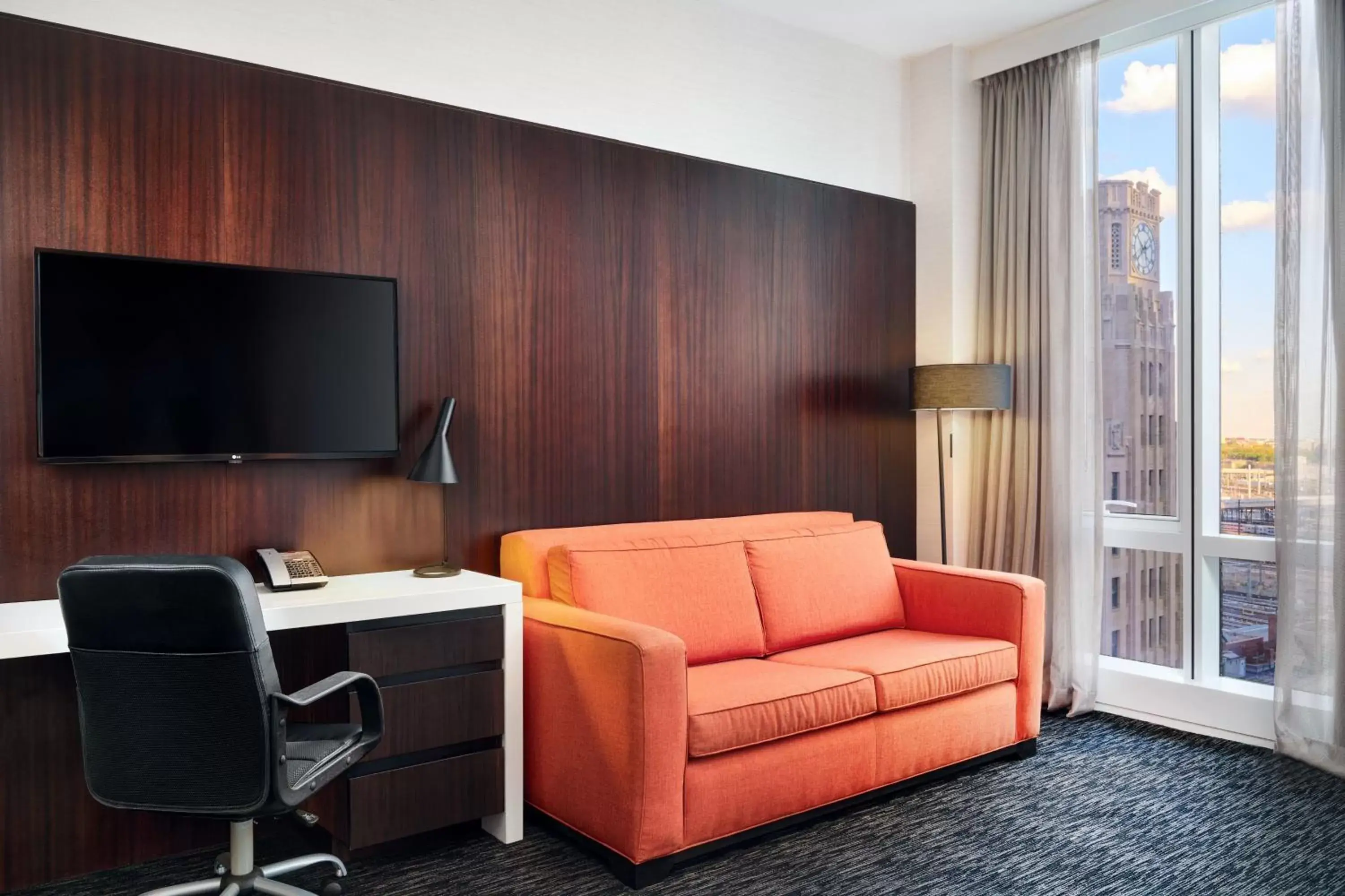 Photo of the whole room, TV/Entertainment Center in Courtyard by Marriott Long Island City/New York Manhattan View