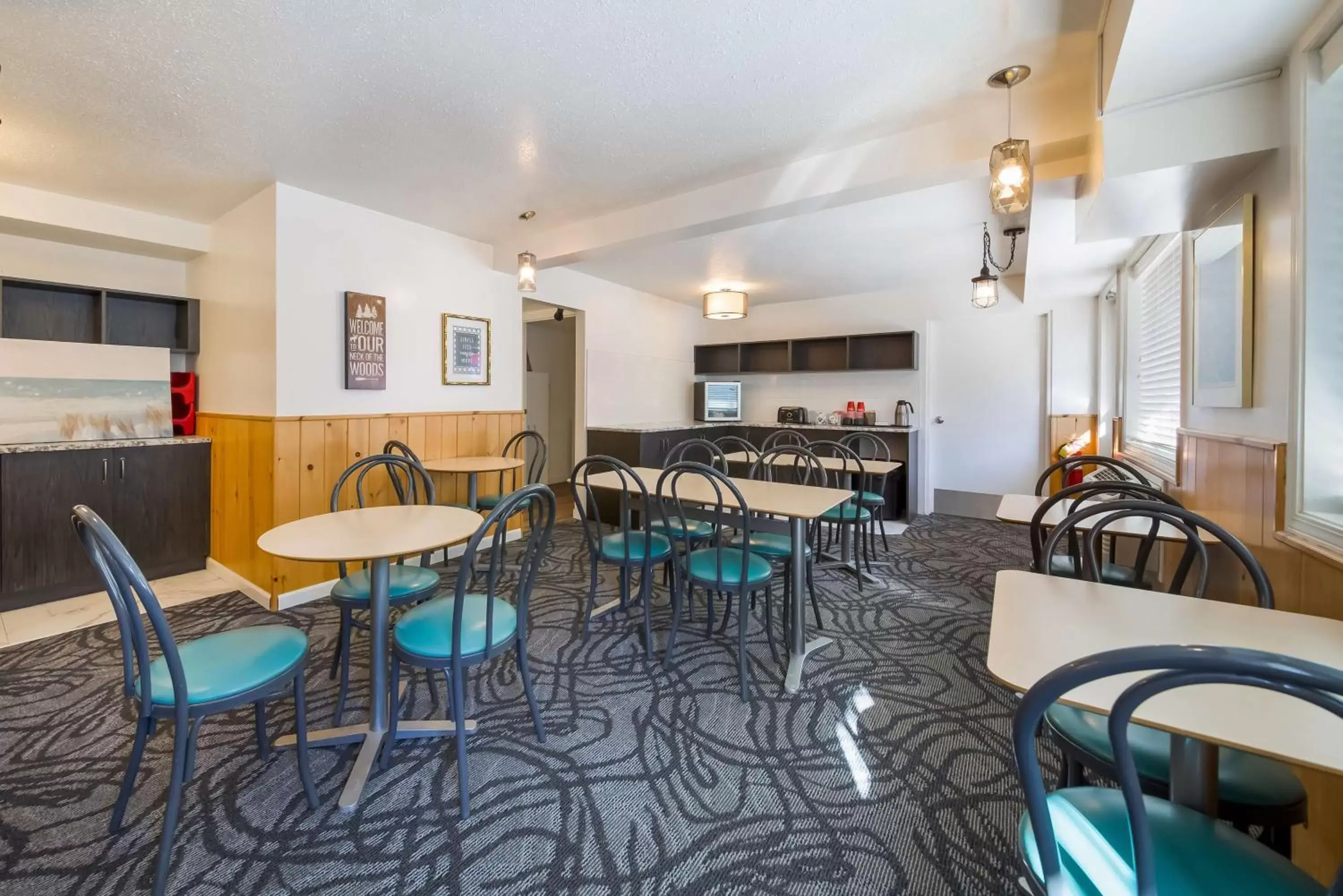 Restaurant/Places to Eat in SureStay Hotel by Best Western Rossland Red Mountain