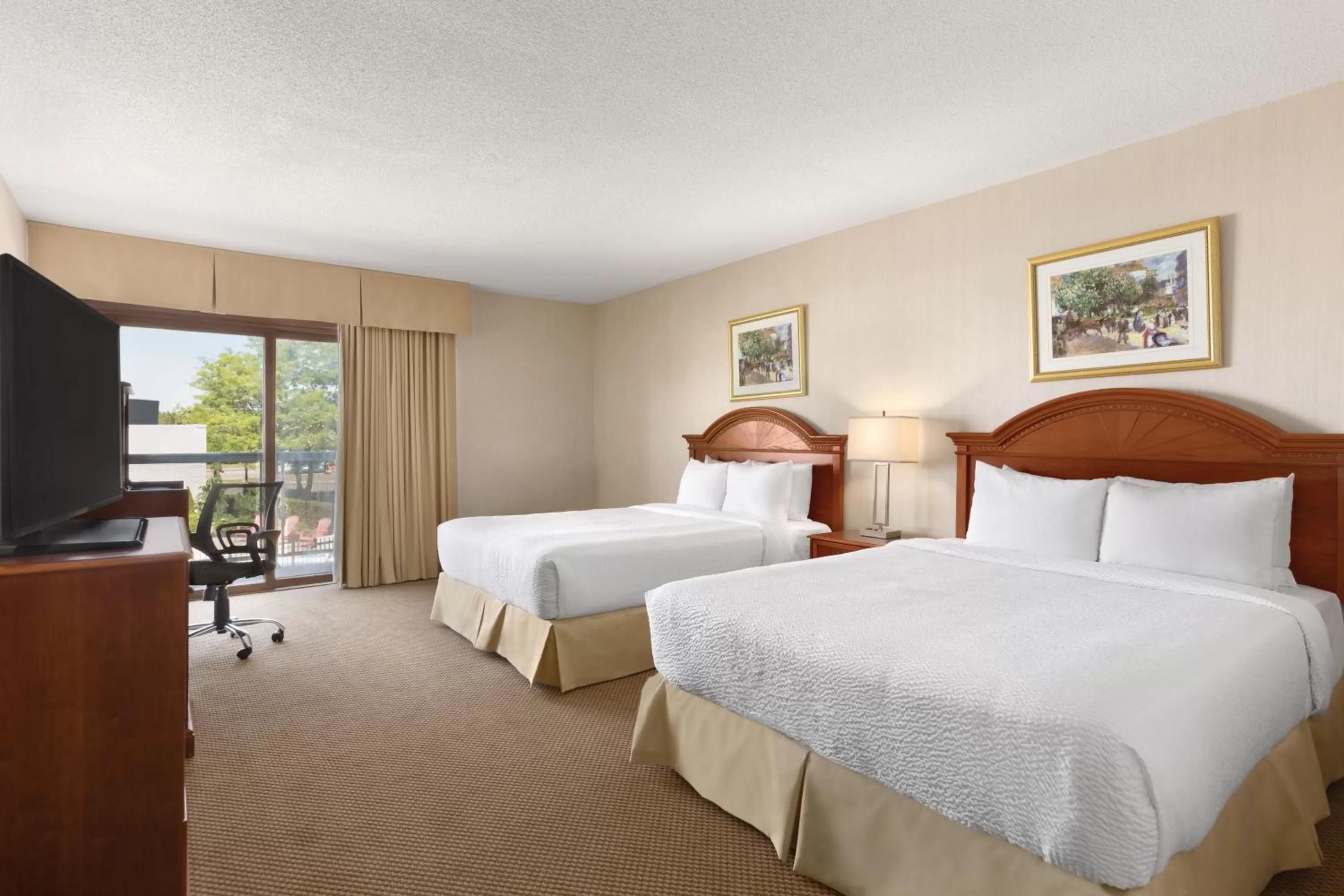 Photo of the whole room, Bed in Days Inn by Wyndham London