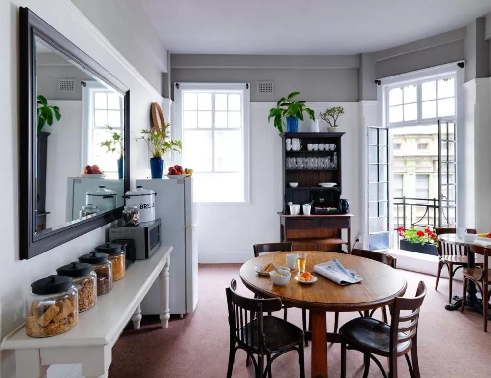 Restaurant/places to eat in Grand Hotel Sydney