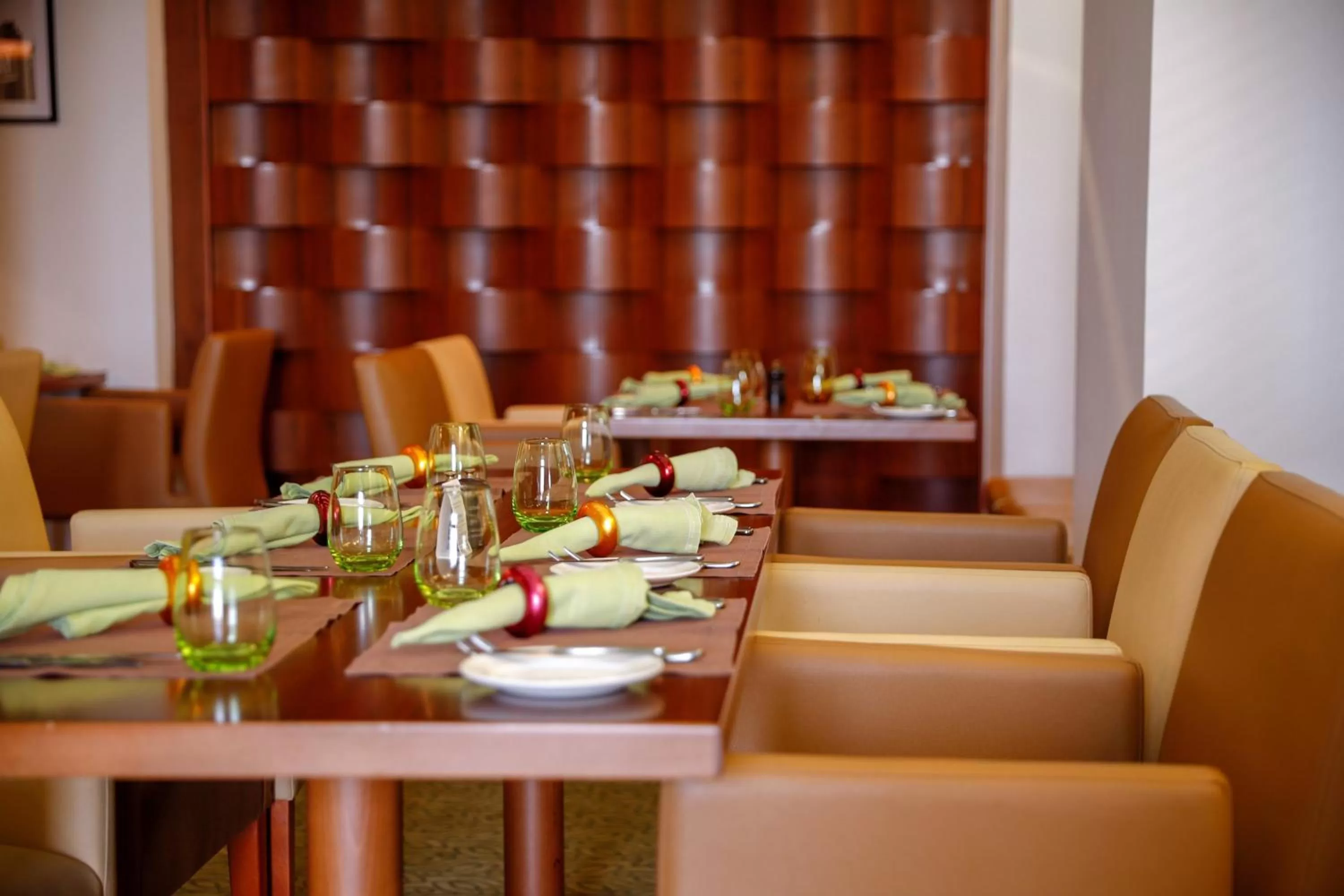 Restaurant/places to eat in Crowne Plaza Sohar by IHG