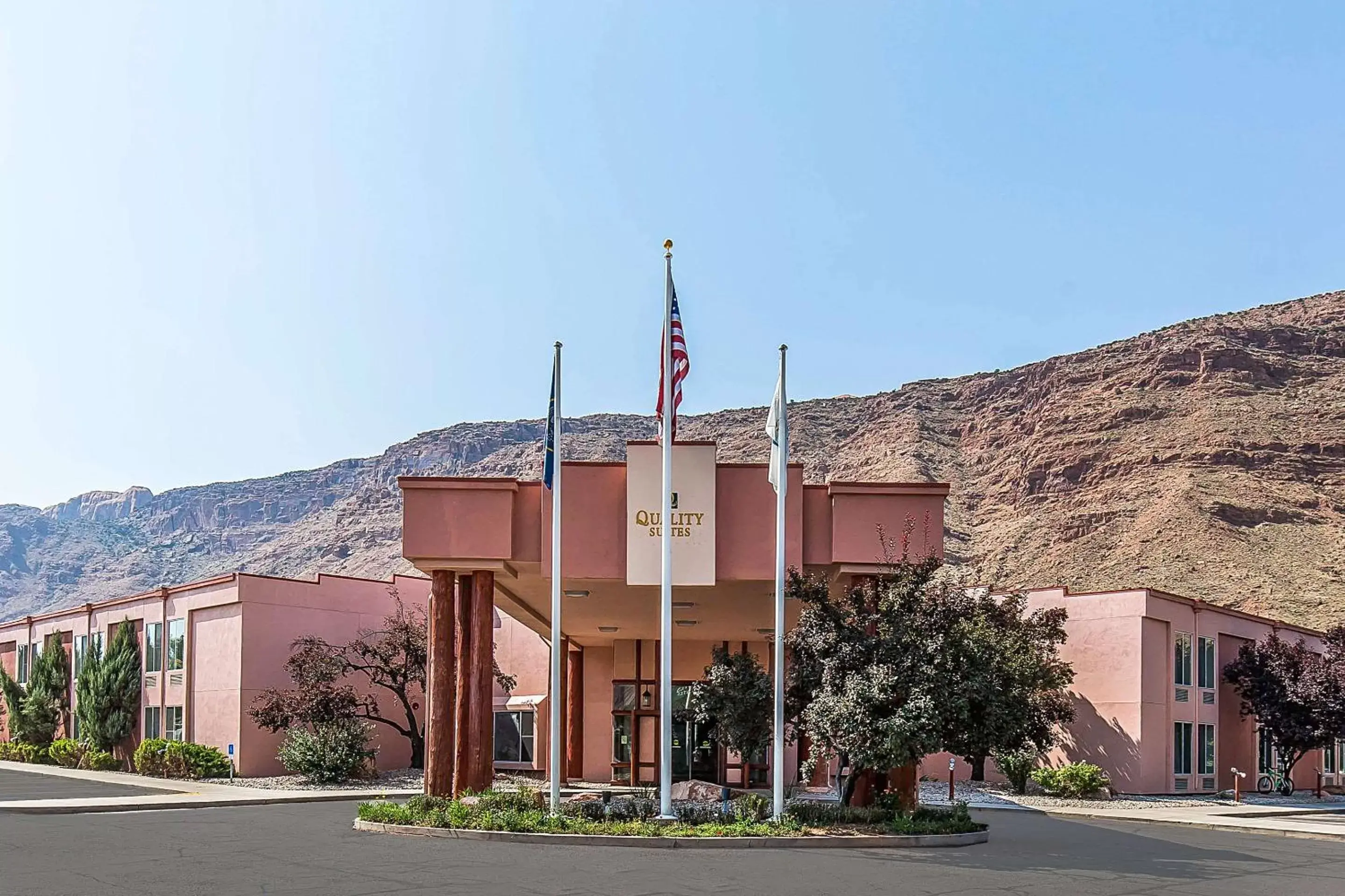 Property Building in Quality Suites Moab near Arches National Park