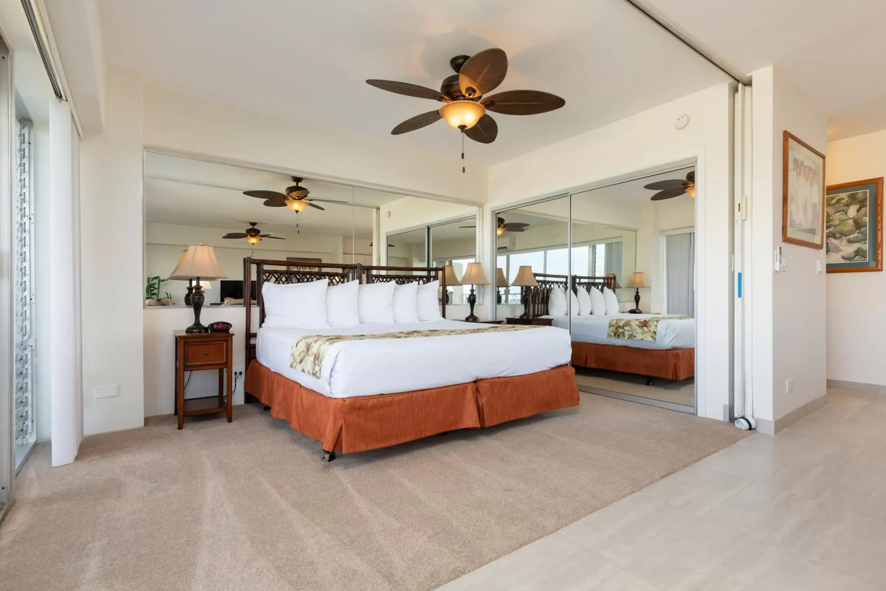 Bedroom, Bed in Castle Waikiki Shore Beachfront Condominiums