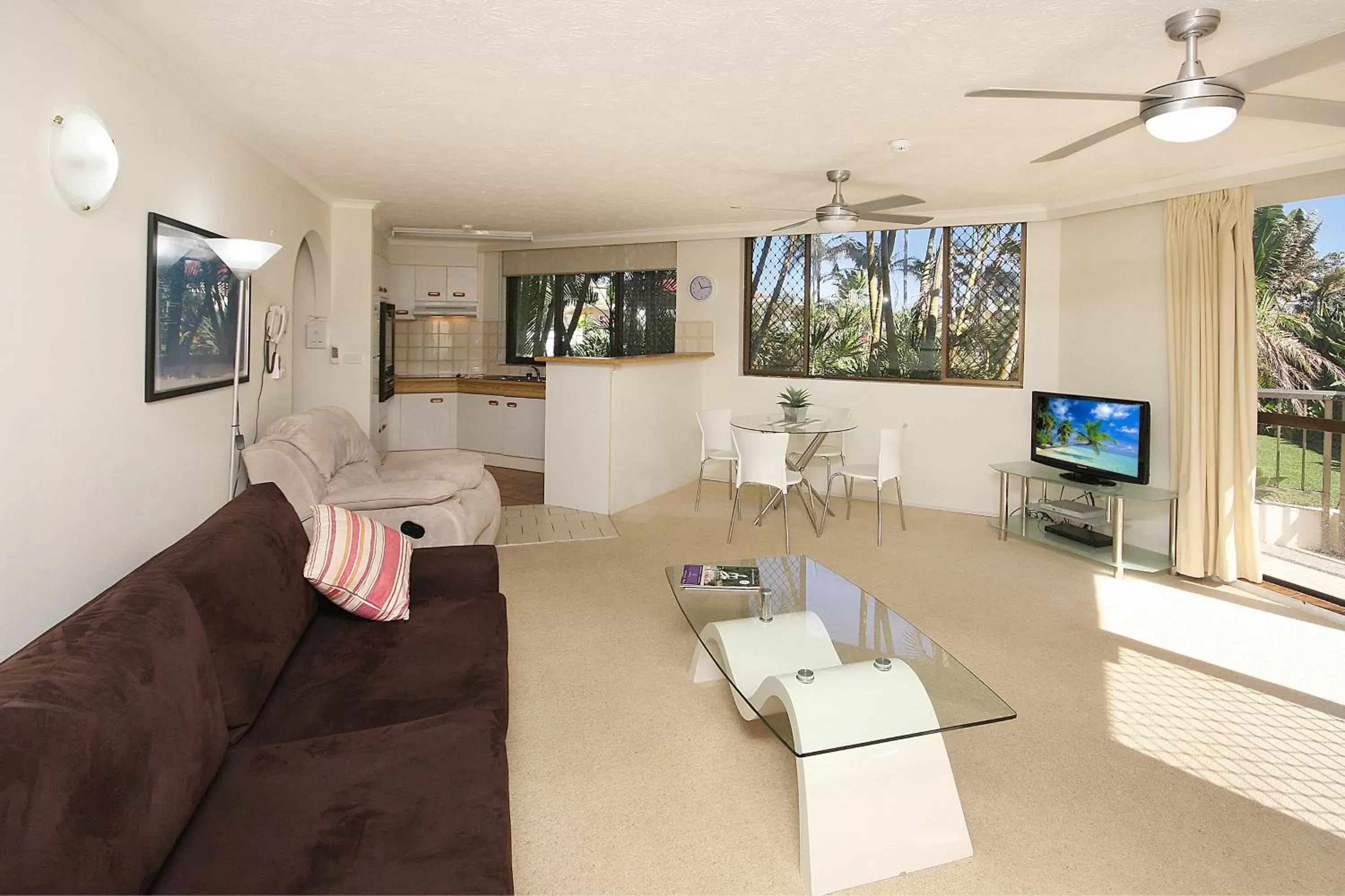 Living room, Seating Area in Spindrift on the Beach - Absolute Beachfront