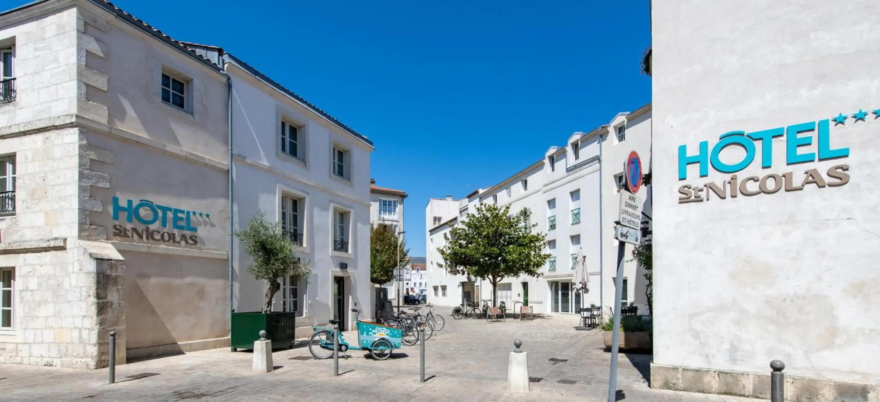 Facade/entrance, Property Building in Hôtel Saint Nicolas