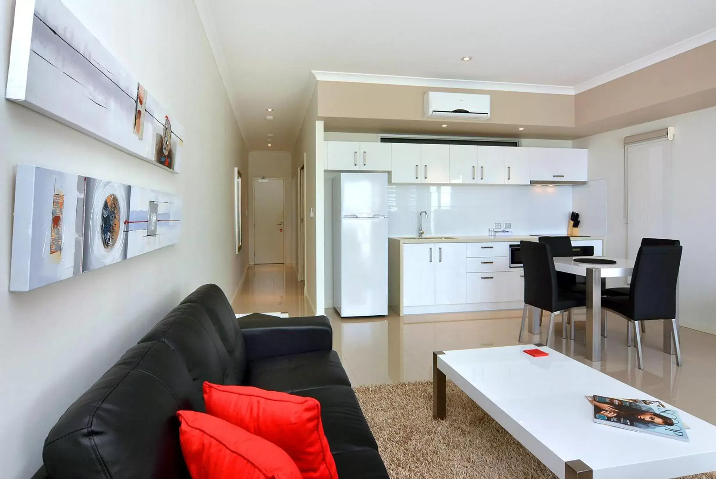 Living room, Seating Area in Bunbury Seaview Apartments