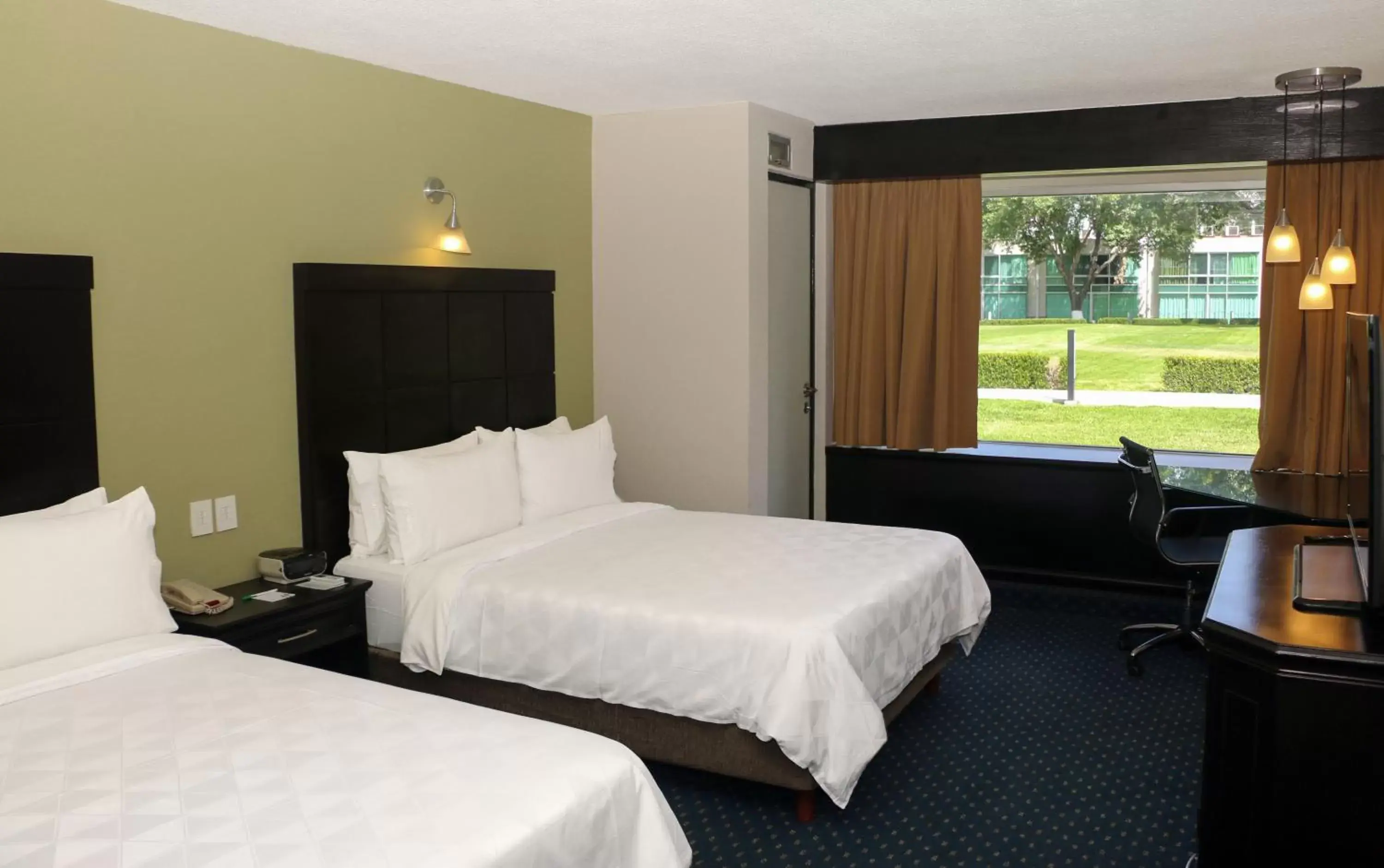 Photo of the whole room, Bed in Holiday Inn San Luis Potosi-Quijote, an IHG Hotel