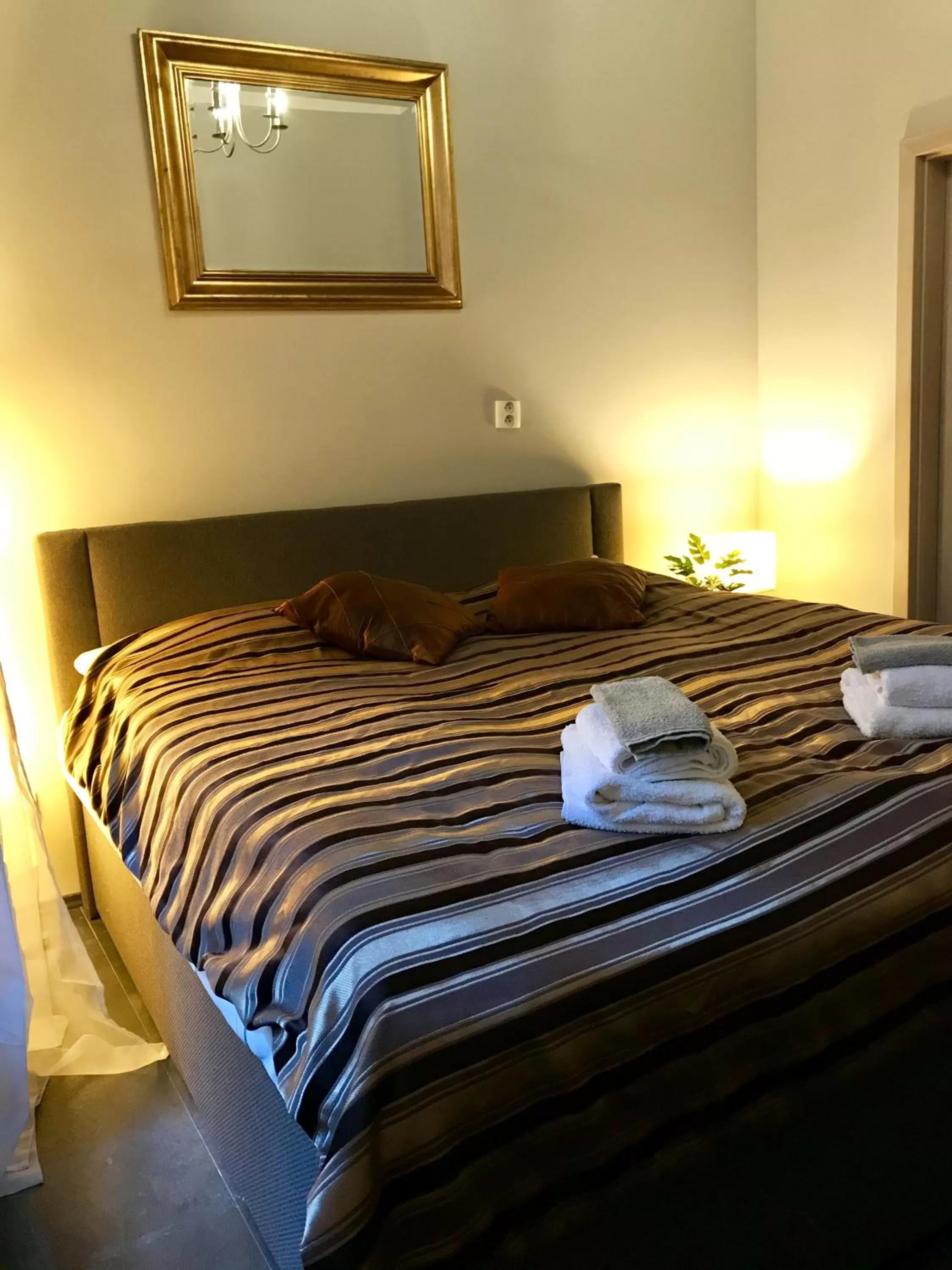 Night, Bed in Dům U pikové desítky