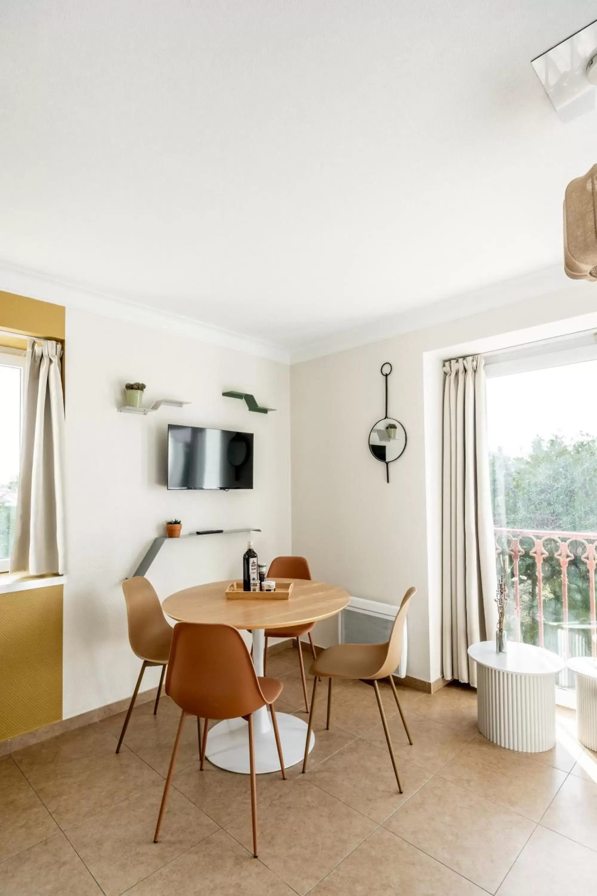 Dining Area in Résidence Chateau d'Acotz - Avec piscine à 600m des plages à Saint-Jean-de-Luz