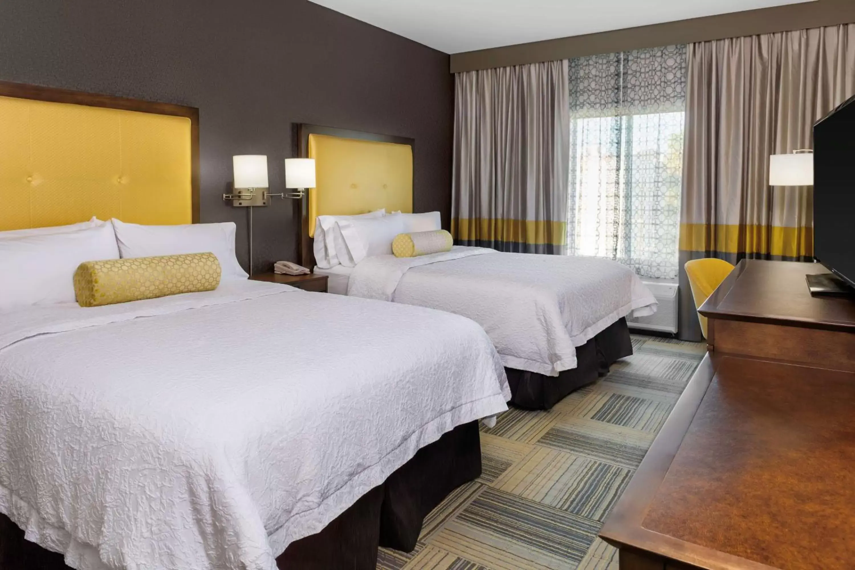 Bedroom, Bed in Hampton Inn & Suites Los Angeles/Hollywood, CA