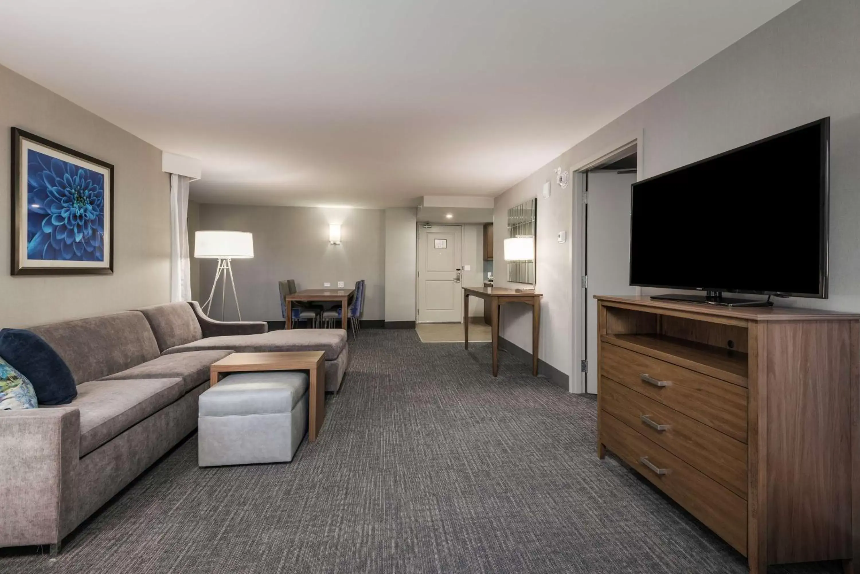 Bedroom, Seating Area in Homewood Suites By Hilton Ottawa Downtown