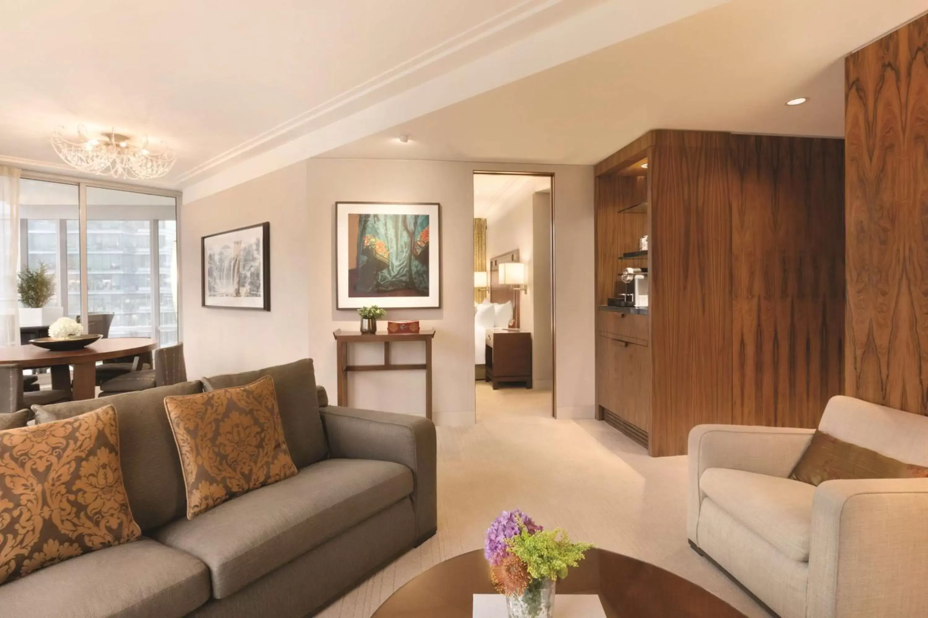 Living room, Seating Area in Shangri-La Vancouver