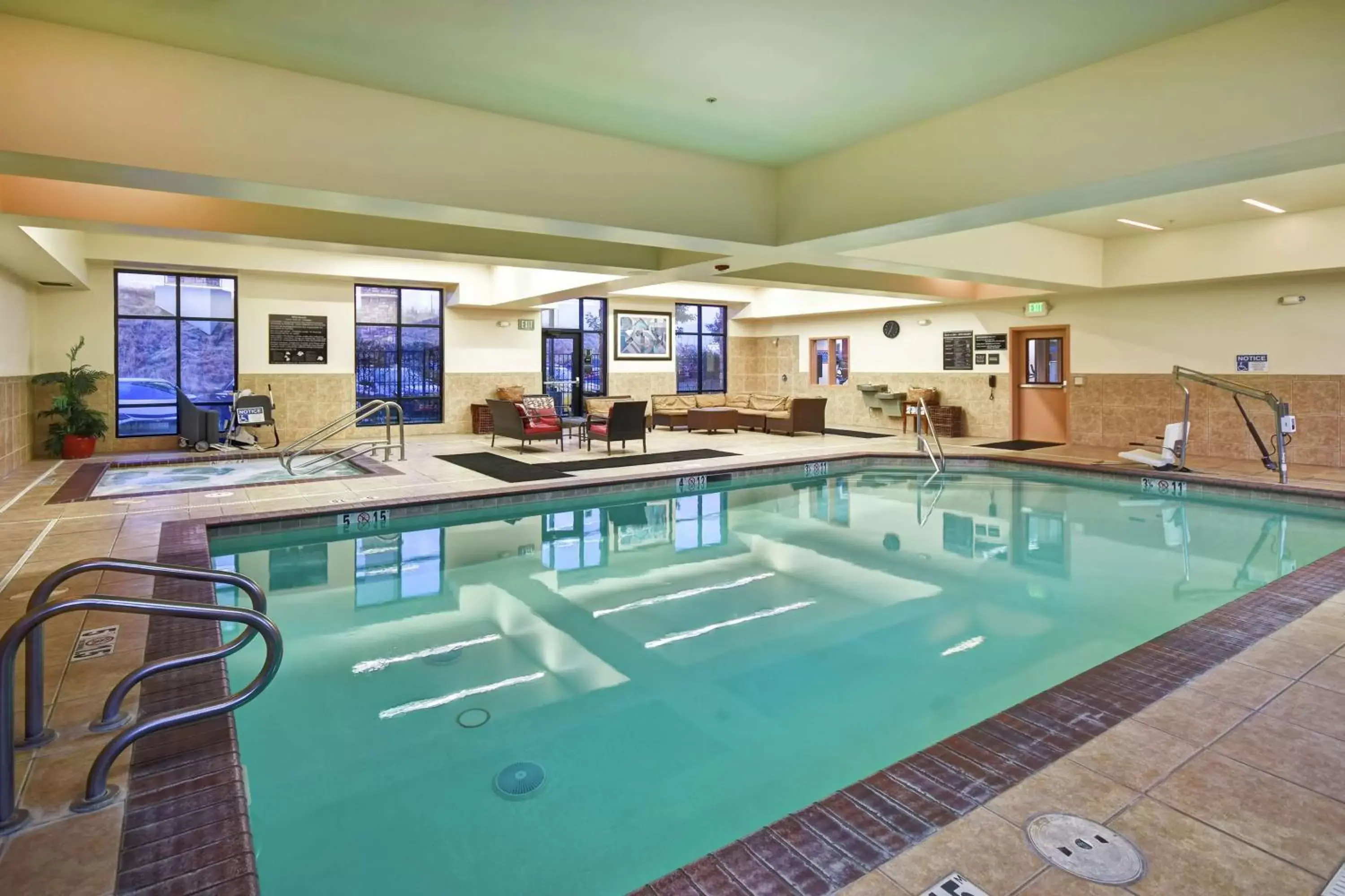 Swimming Pool in Hampton Inn & Suites Folsom