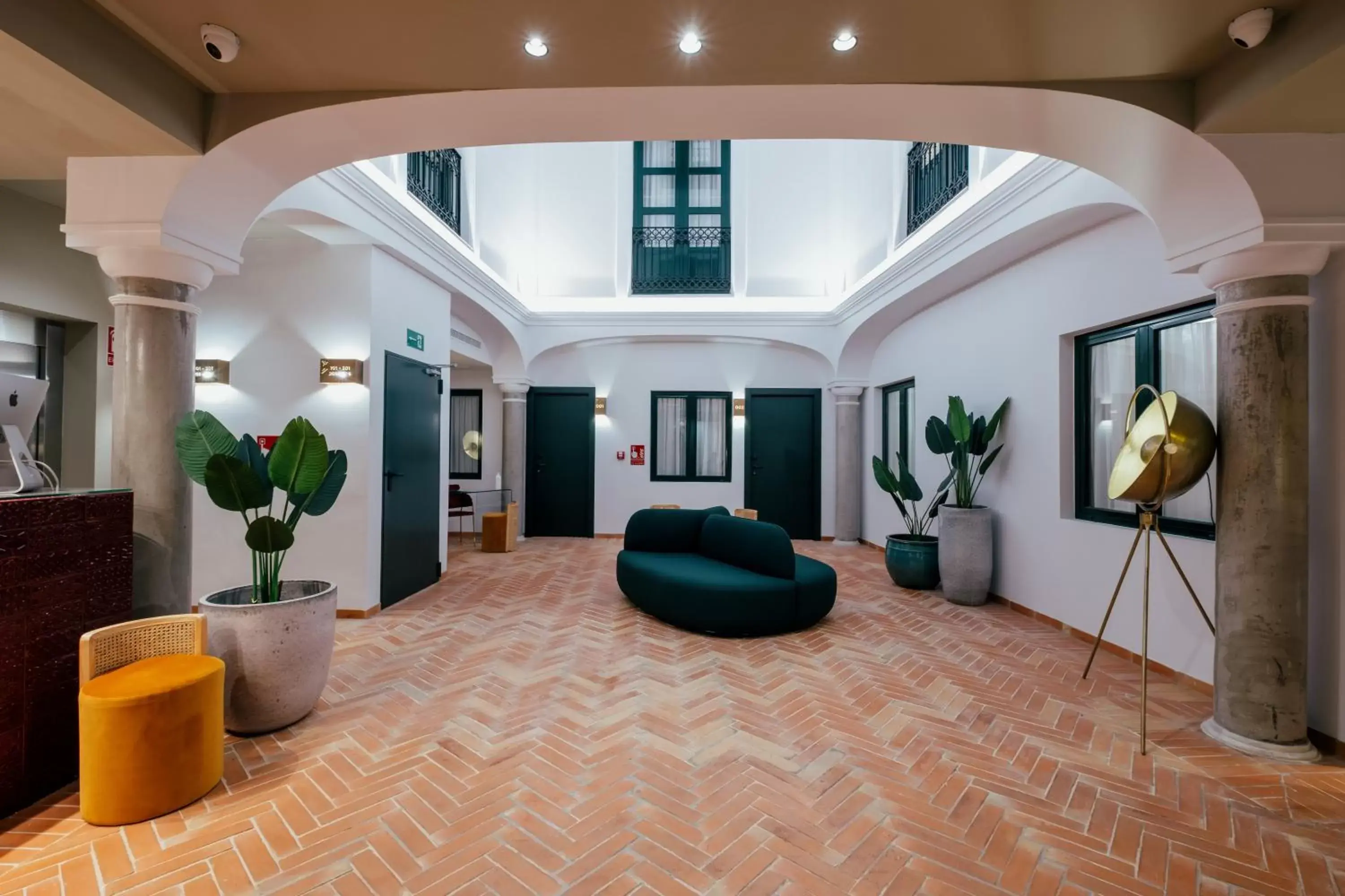 Patio, Lobby/Reception in Hotel Cetina Sevilla