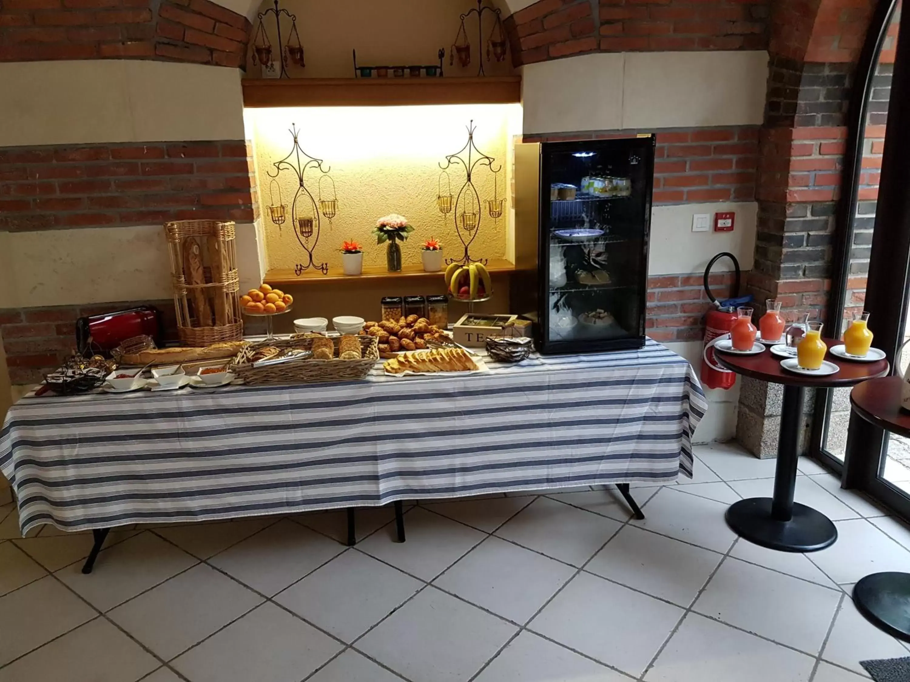 Continental breakfast in B&B Domaine de La Corbe