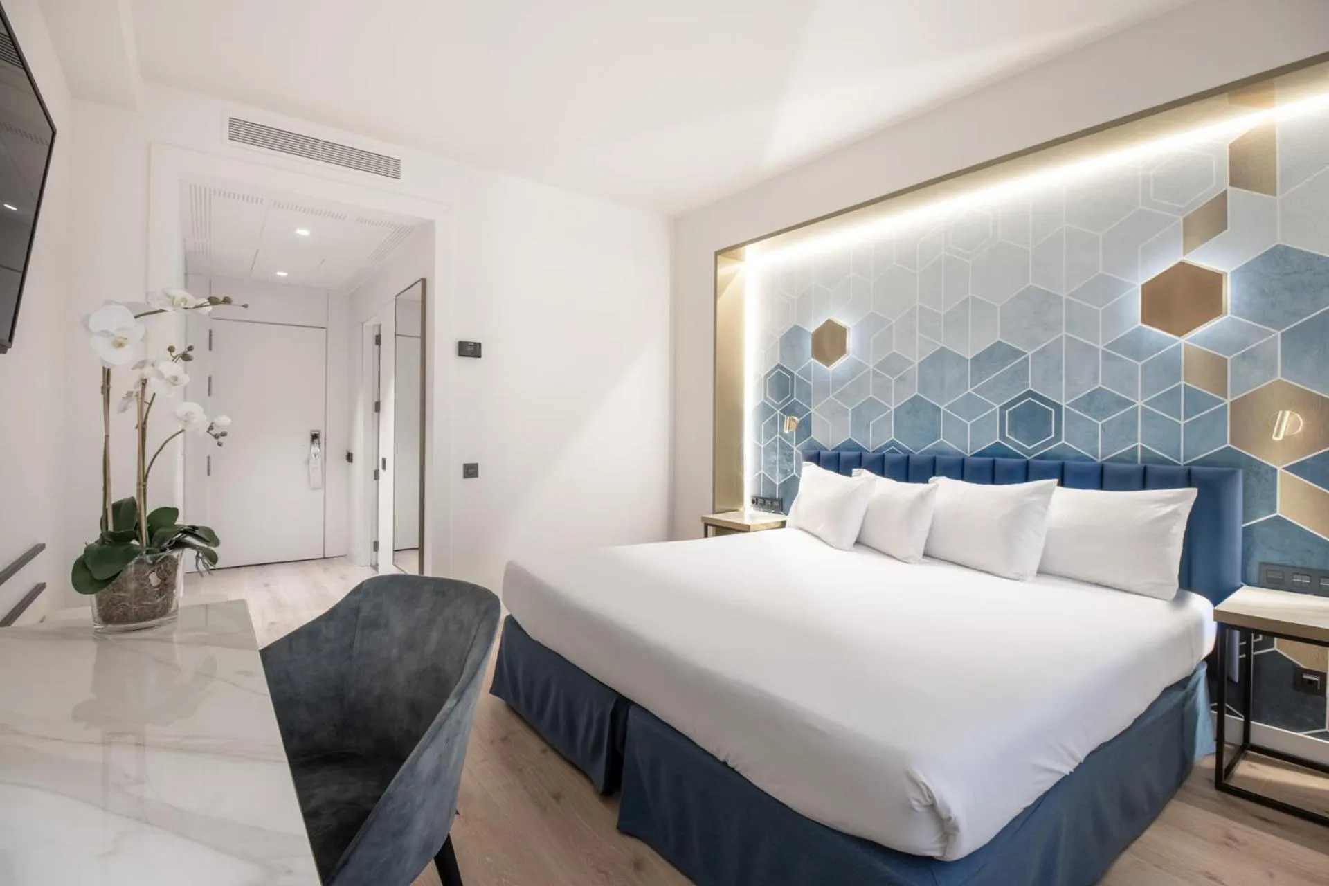 Bed in Eurostars Gran Madrid