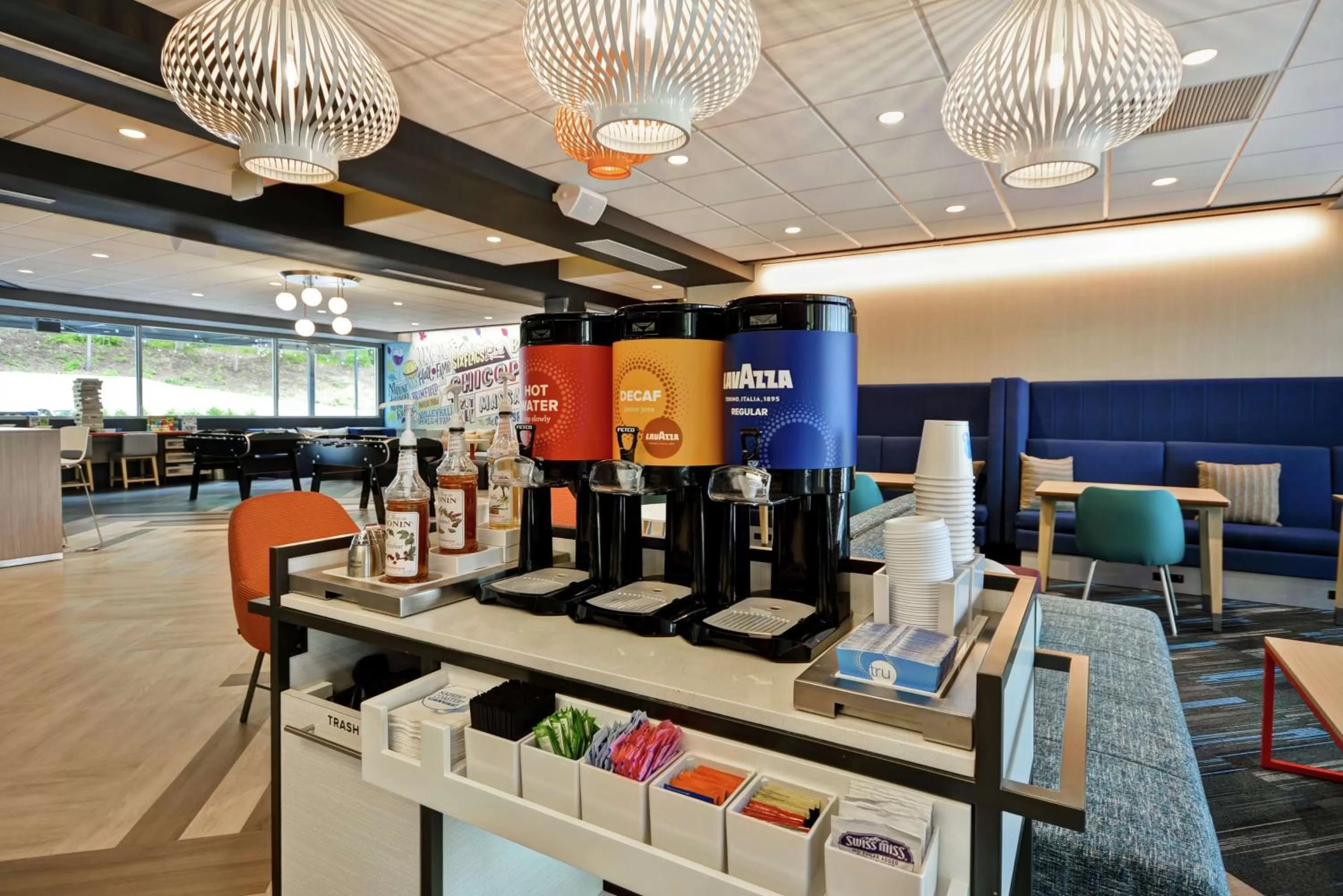 Lobby or reception in Tru By Hilton Chicopee Springfield