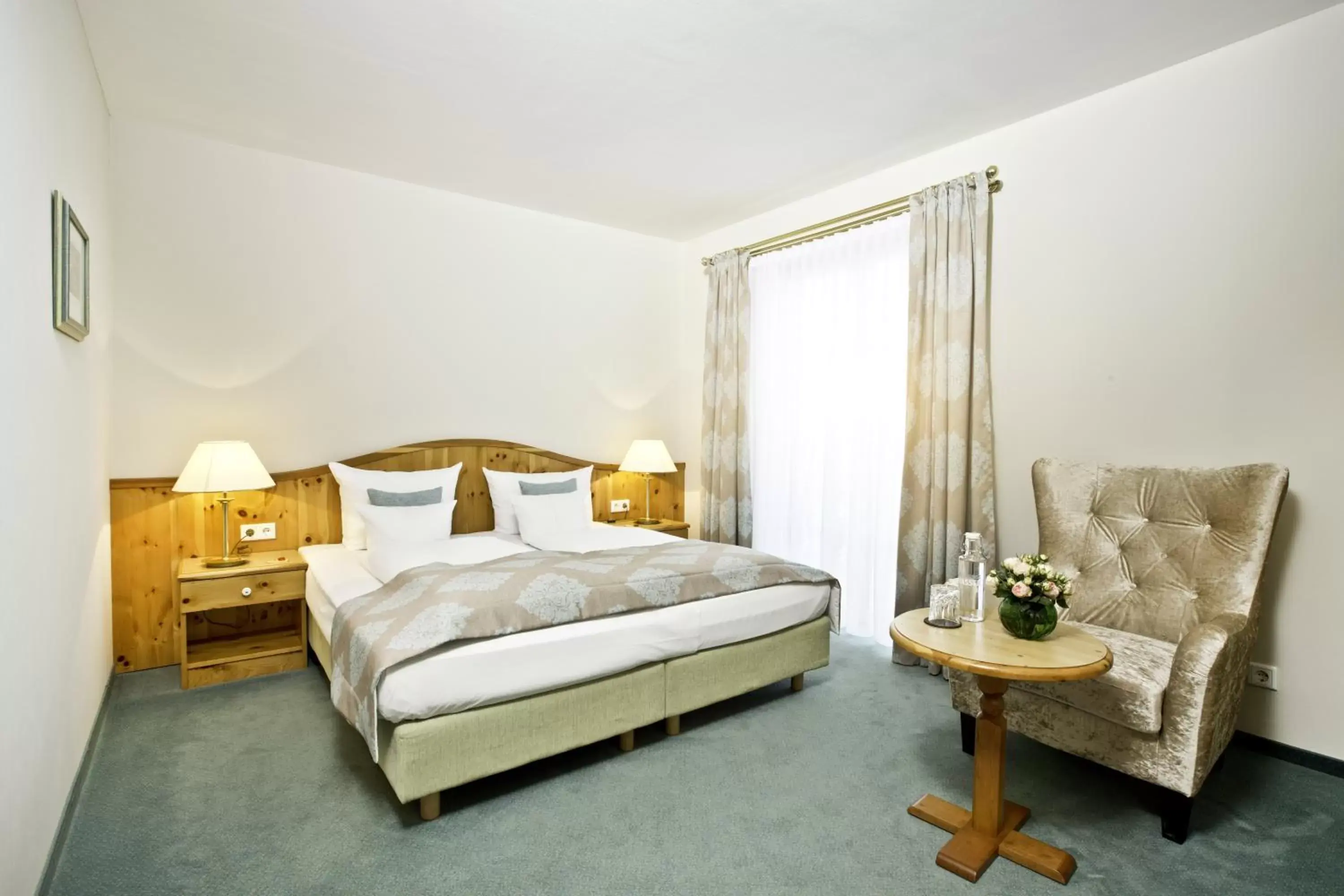 Bedroom, Bed in Hotel Freisinger Hof