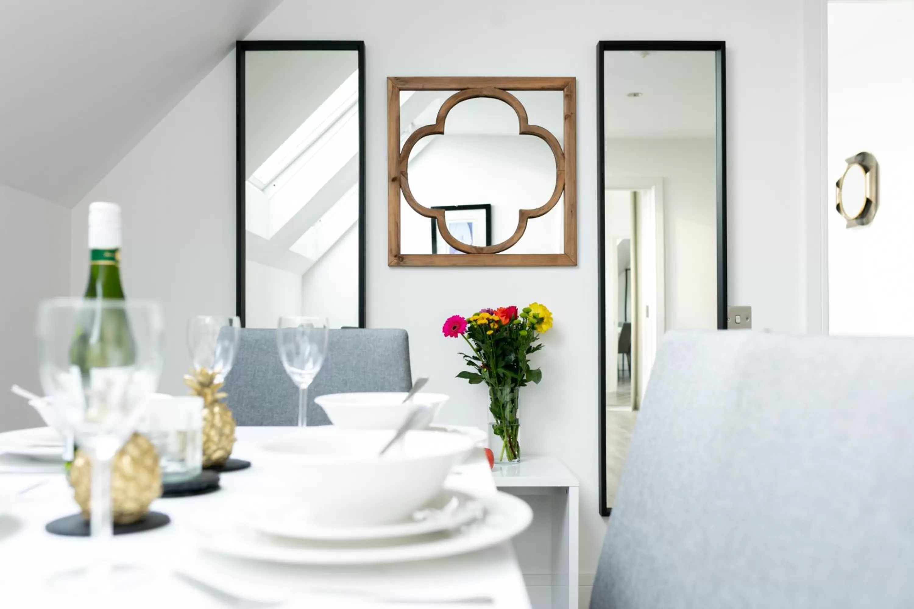 Dining Area in Reading Kings Road Lodge by Creatick Apartments