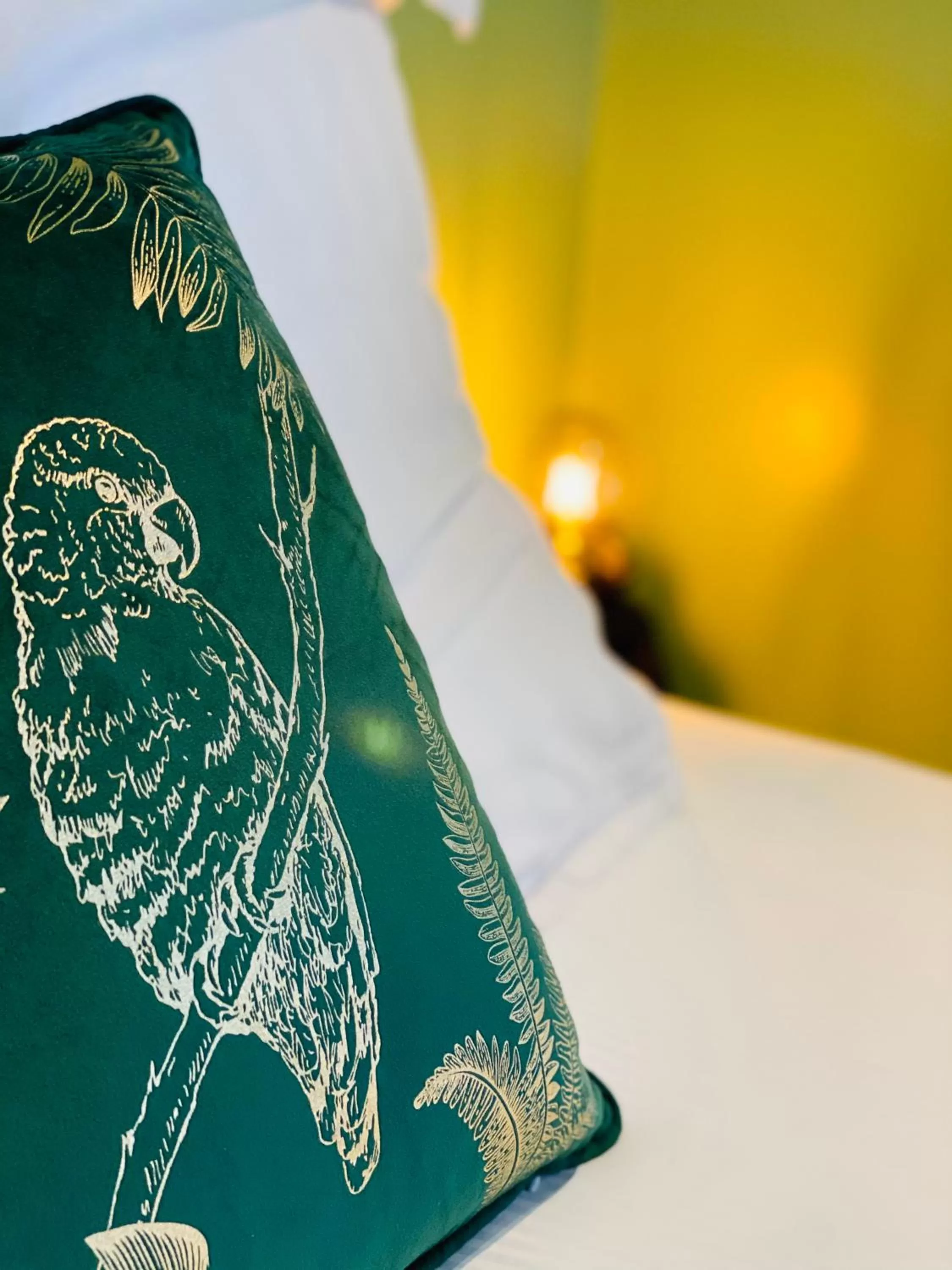 Decorative detail, Bed in La Villa d'Hélène 2 - Chambres d'hôtes BnB et Appartements - Cluses