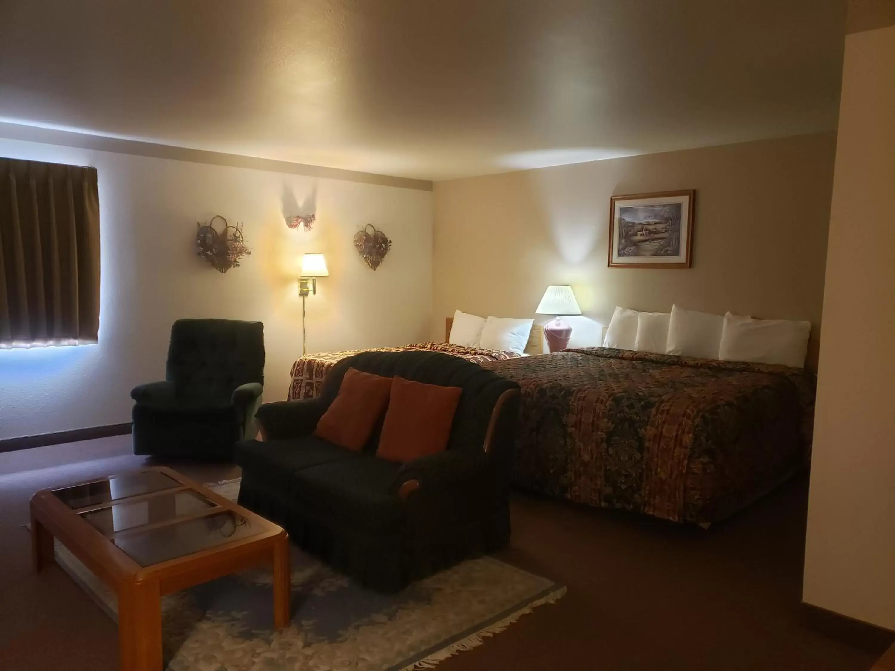 Photo of the whole room, Seating Area in STAY INN Burlington