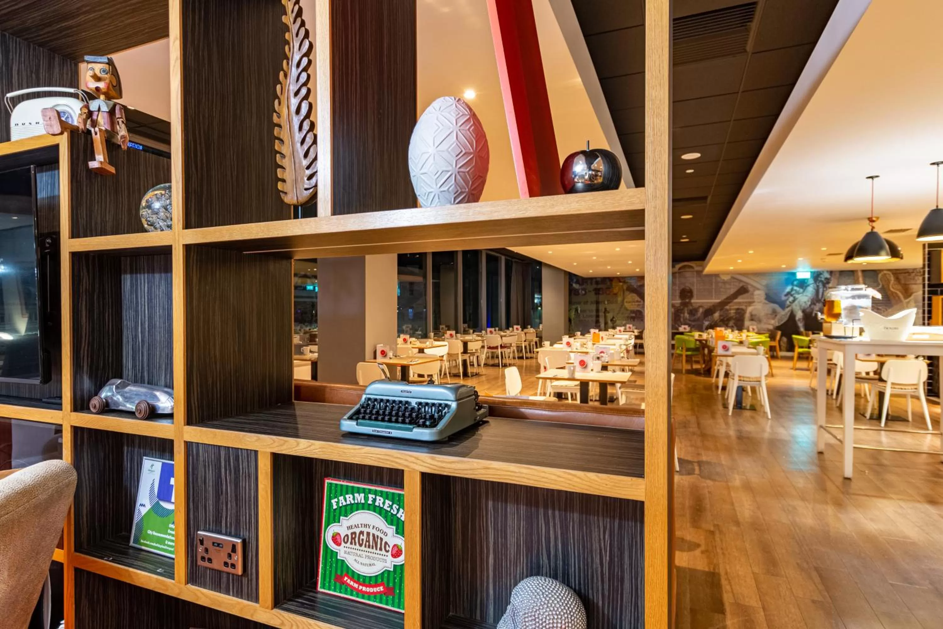 Restaurant/places to eat in Holiday Inn Liverpool City Centre by IHG