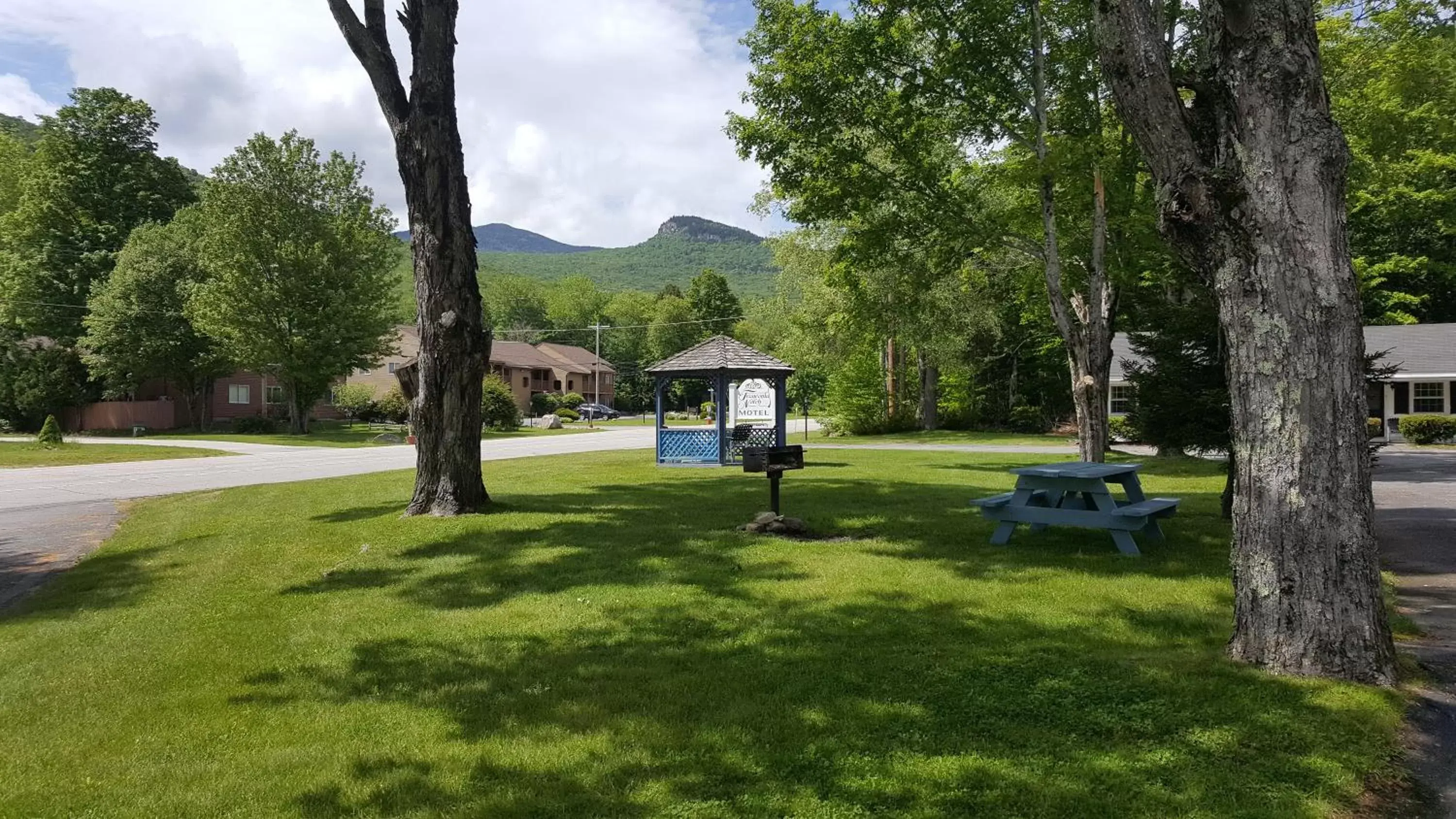 Garden in Franconia Notch Motel