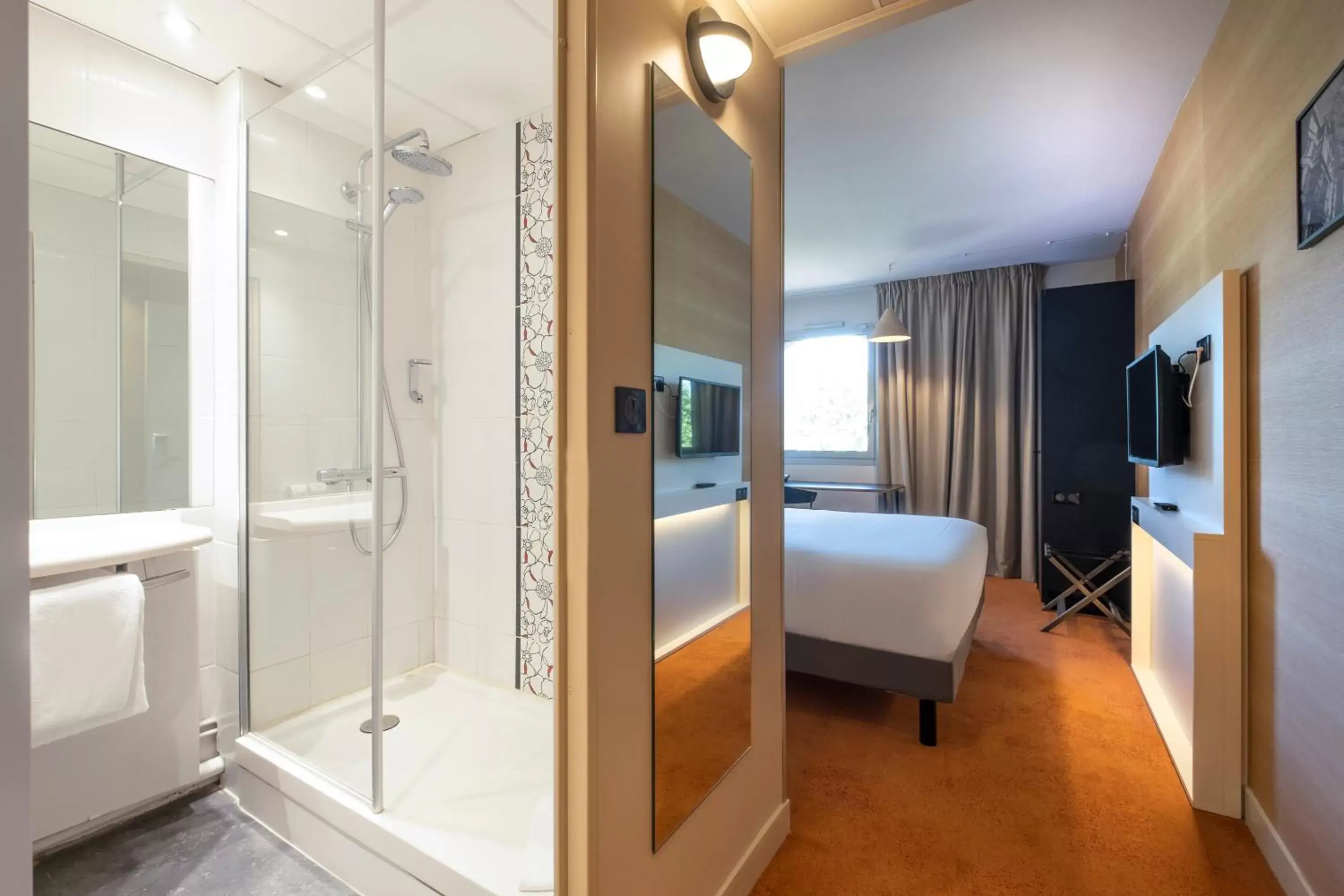 Photo of the whole room, Bathroom in Mercure Rouen Centre Champ de Mars