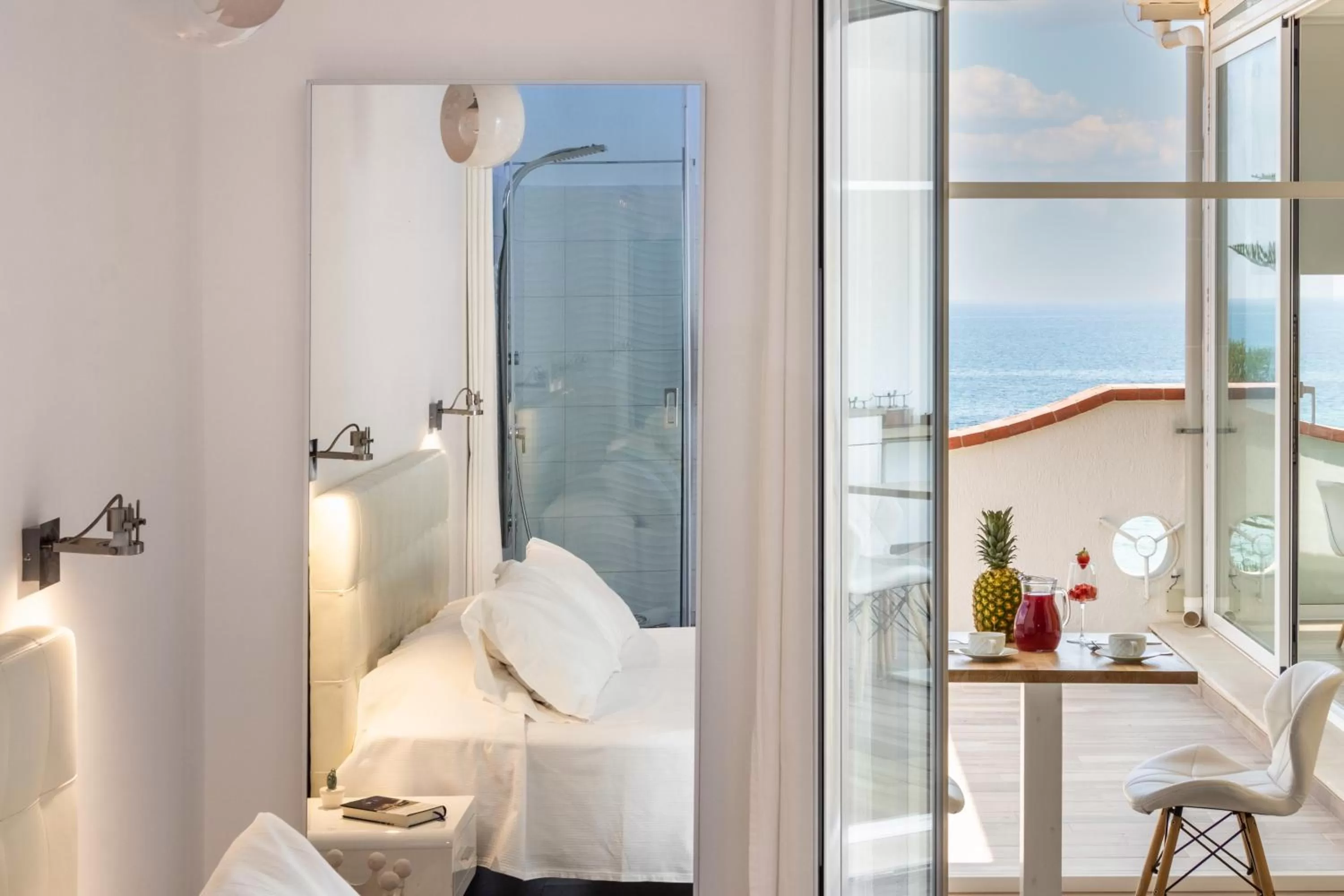 Decorative detail, Bed in Pantanello Rooms Avola