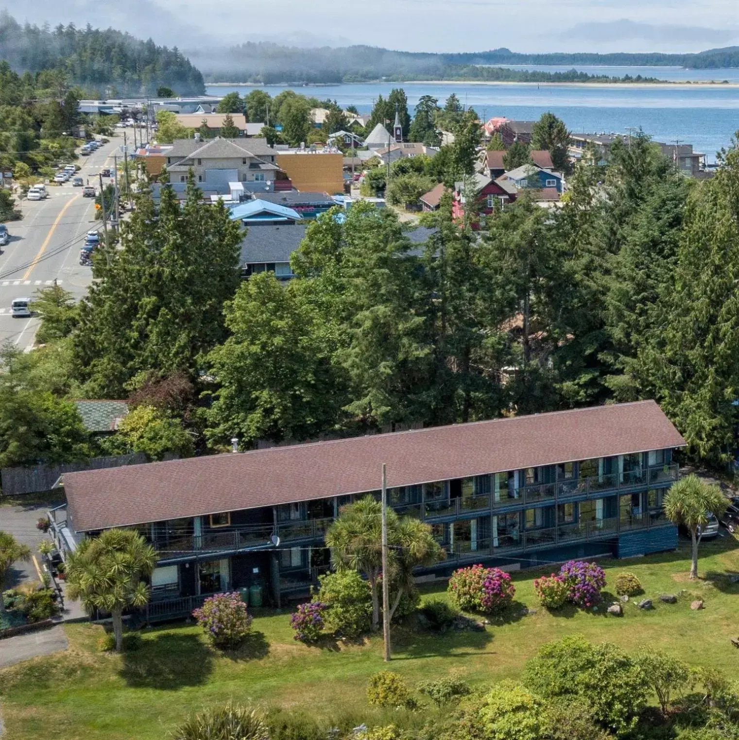 Property building, Bird's-eye View in Tofino Motel Harborview