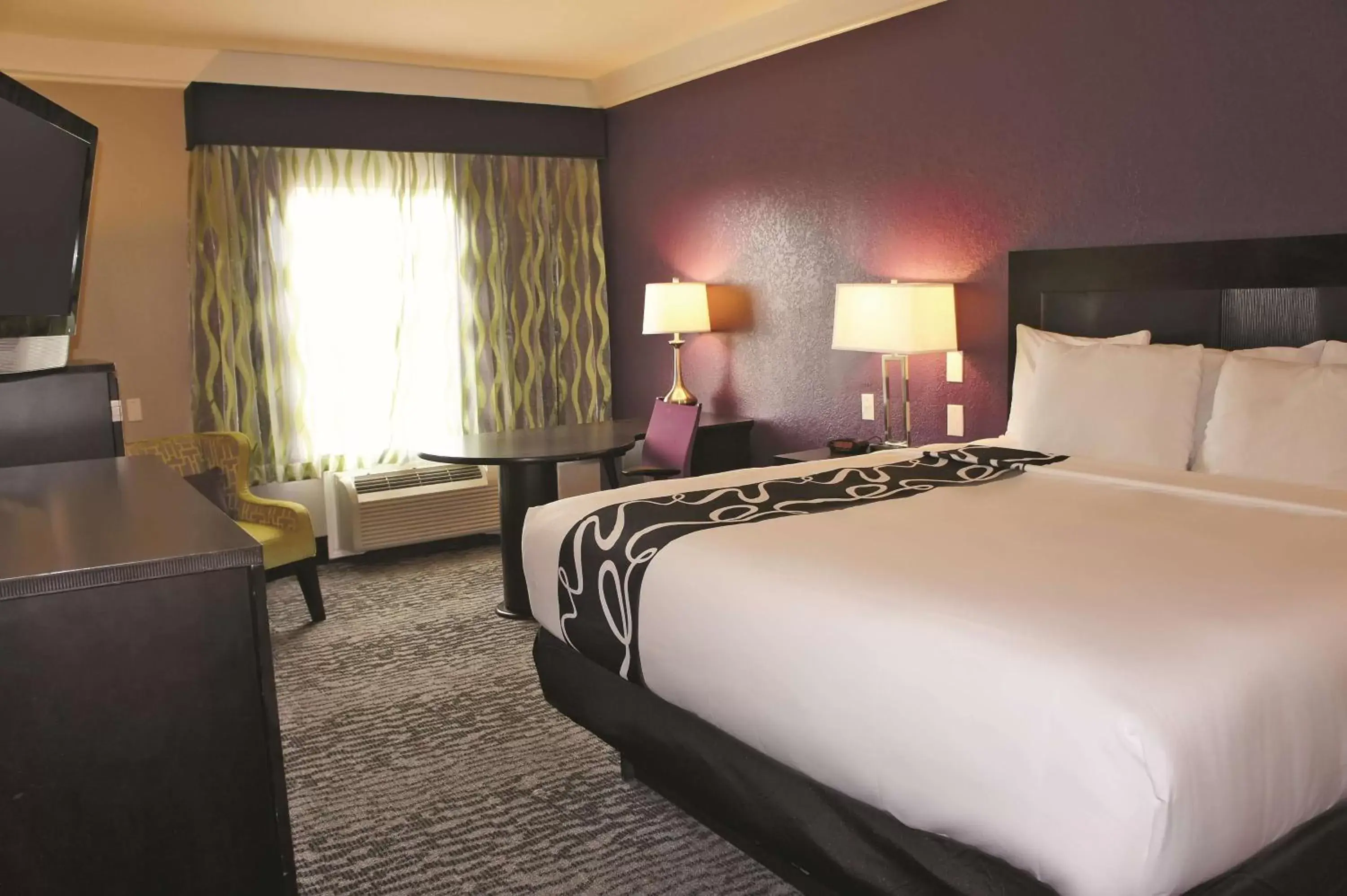 Photo of the whole room, Bed in La Quinta by Wyndham Pearland Photo of the whole room, Bed in La Quinta by Wyndham Pearland