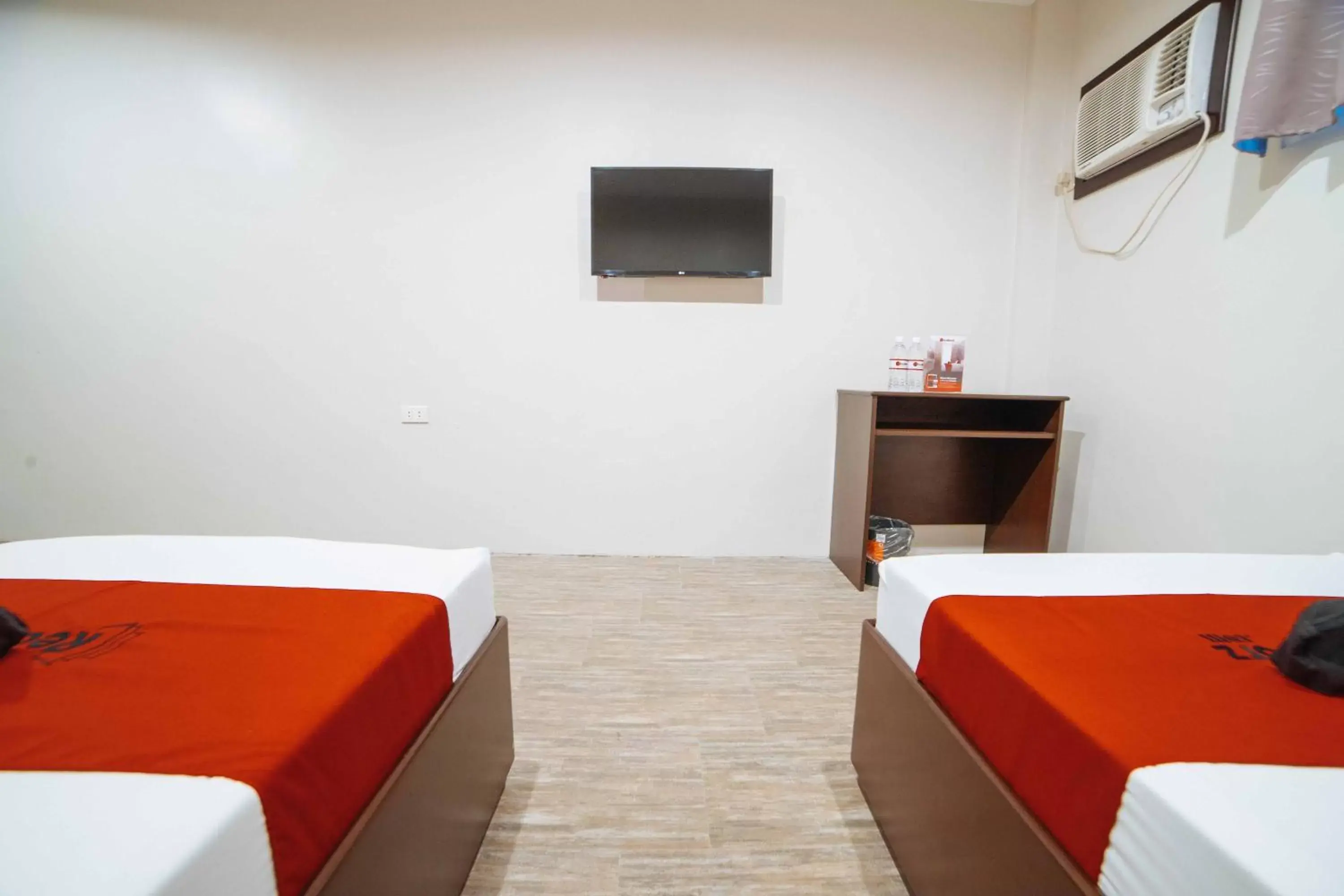 Bedroom, TV/Entertainment Center in RedDoorz at Traveler's Inn Bajada Davao