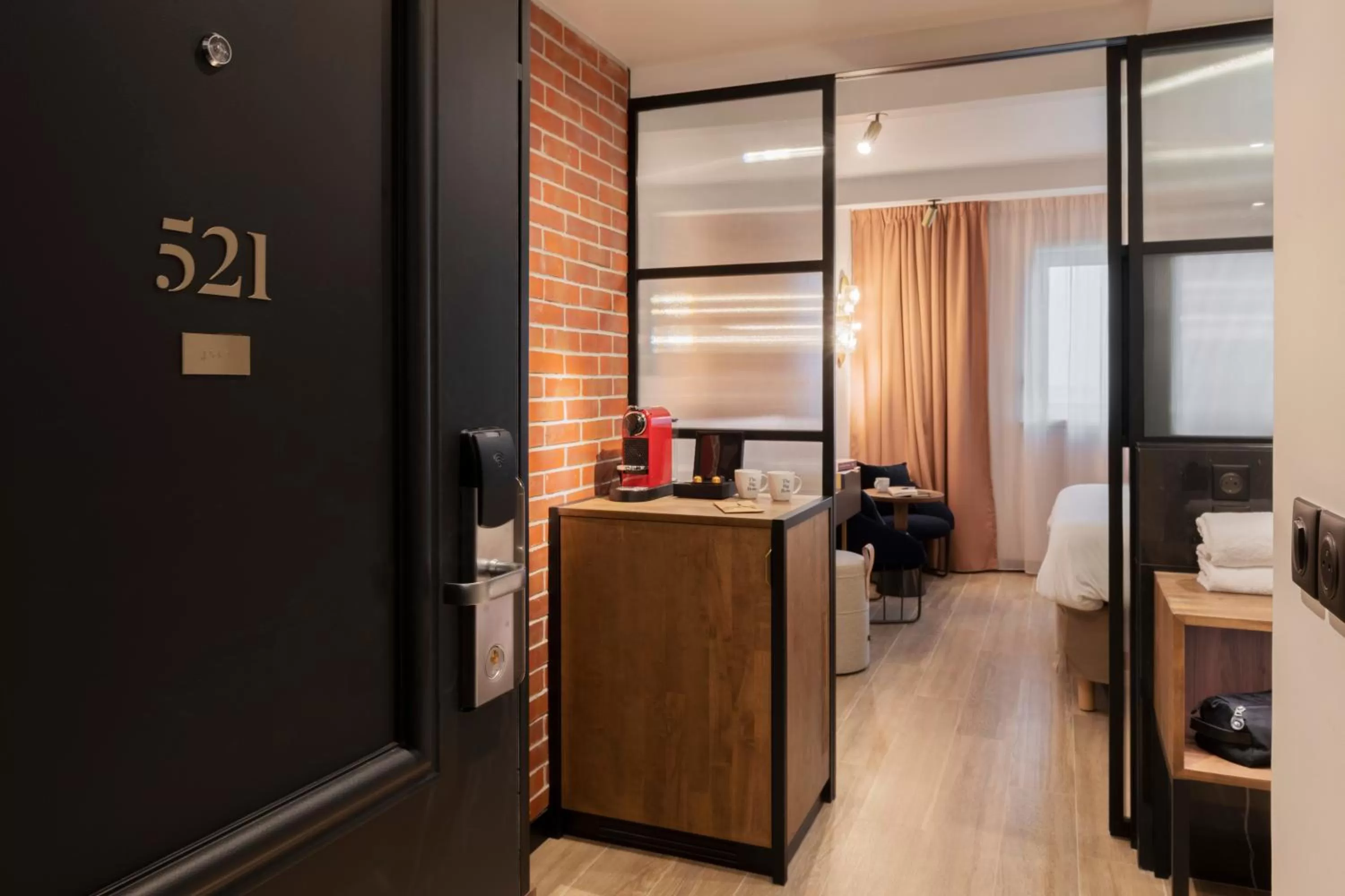 Photo of the whole room in Golden Tulip CDG Airport Roissy