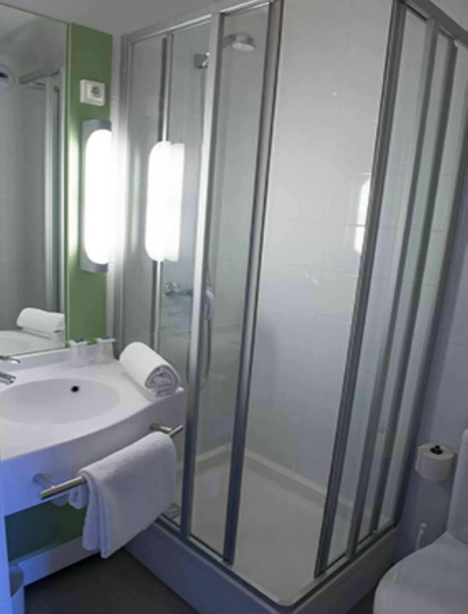 Shower, Bathroom in ibis Budget Mâcon Sud