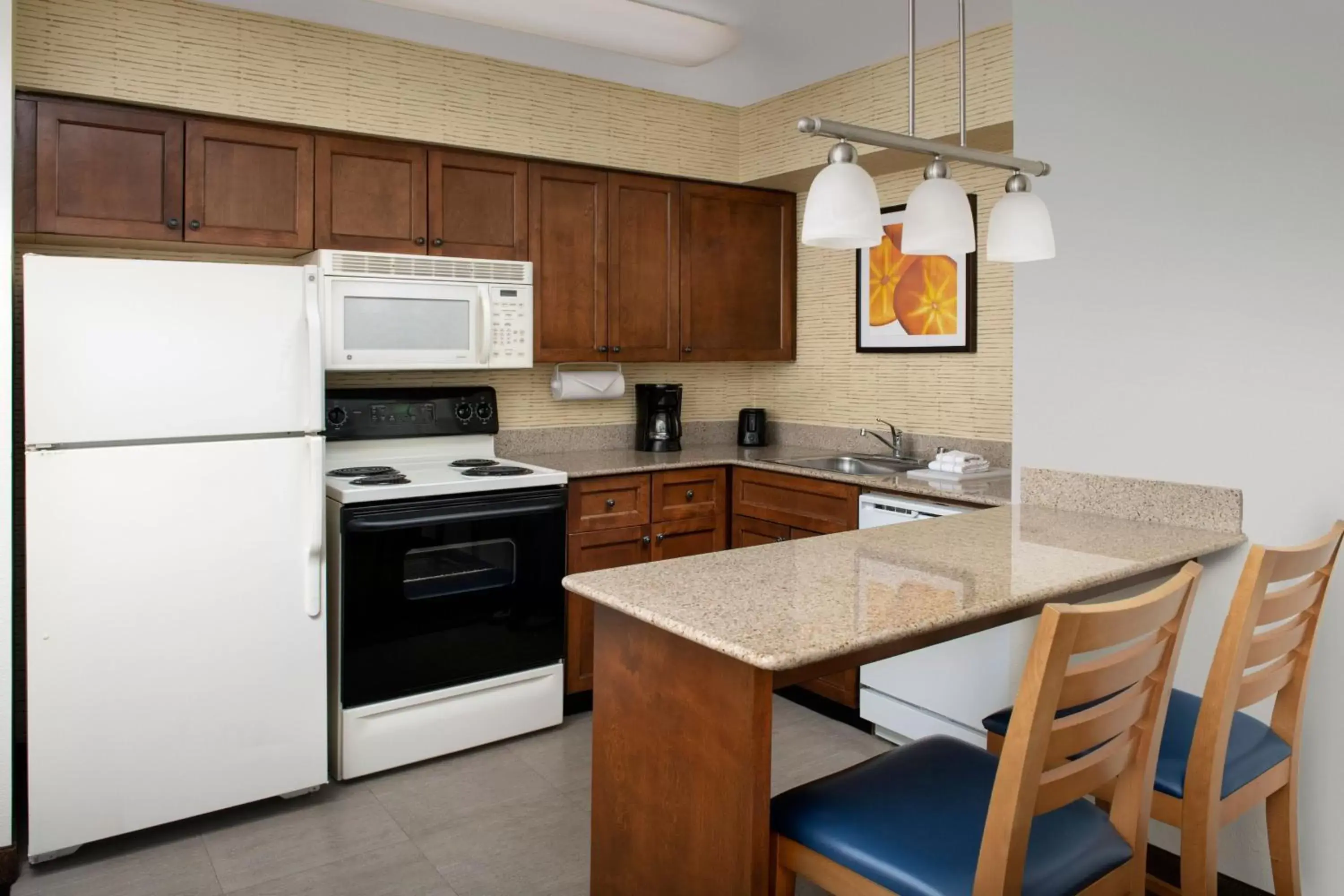 Kitchen or kitchenette, Kitchen/Kitchenette in Residence Inn Chico