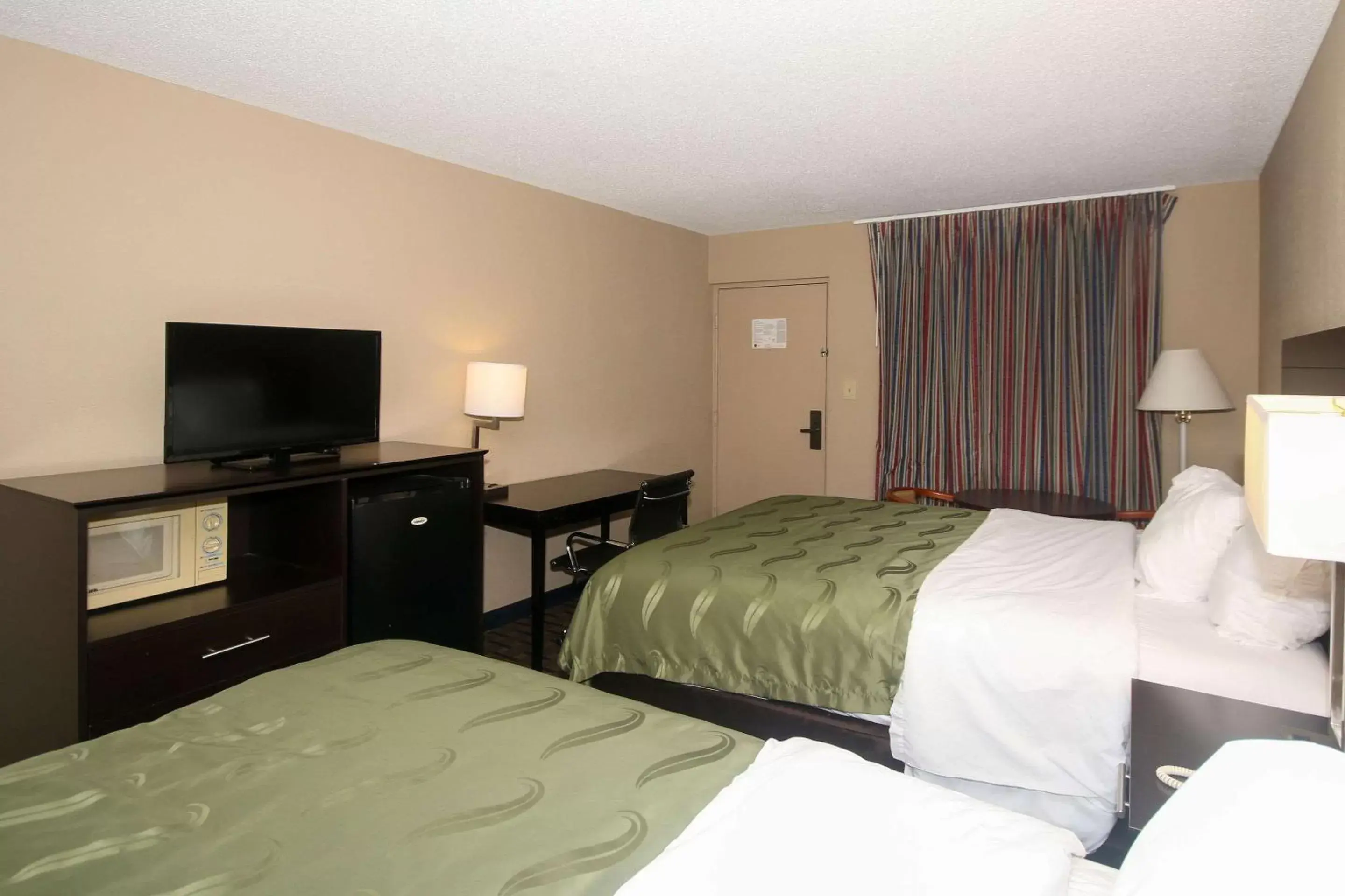 Photo of the whole room, Bed in Quality Inn Clinton - Laurens I-26