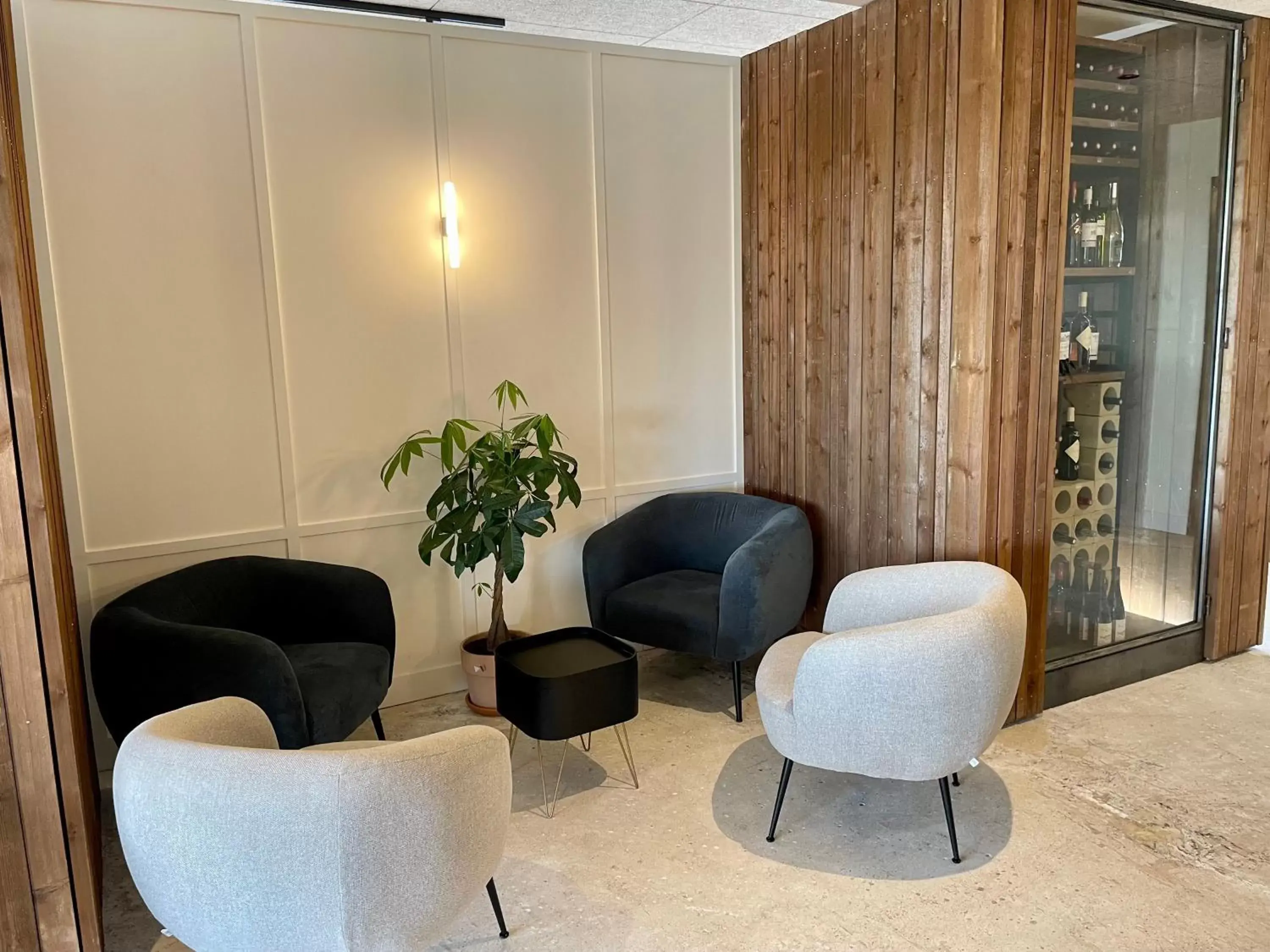 Living room, Seating Area in The Originals City, Hôtel Theo Limoges