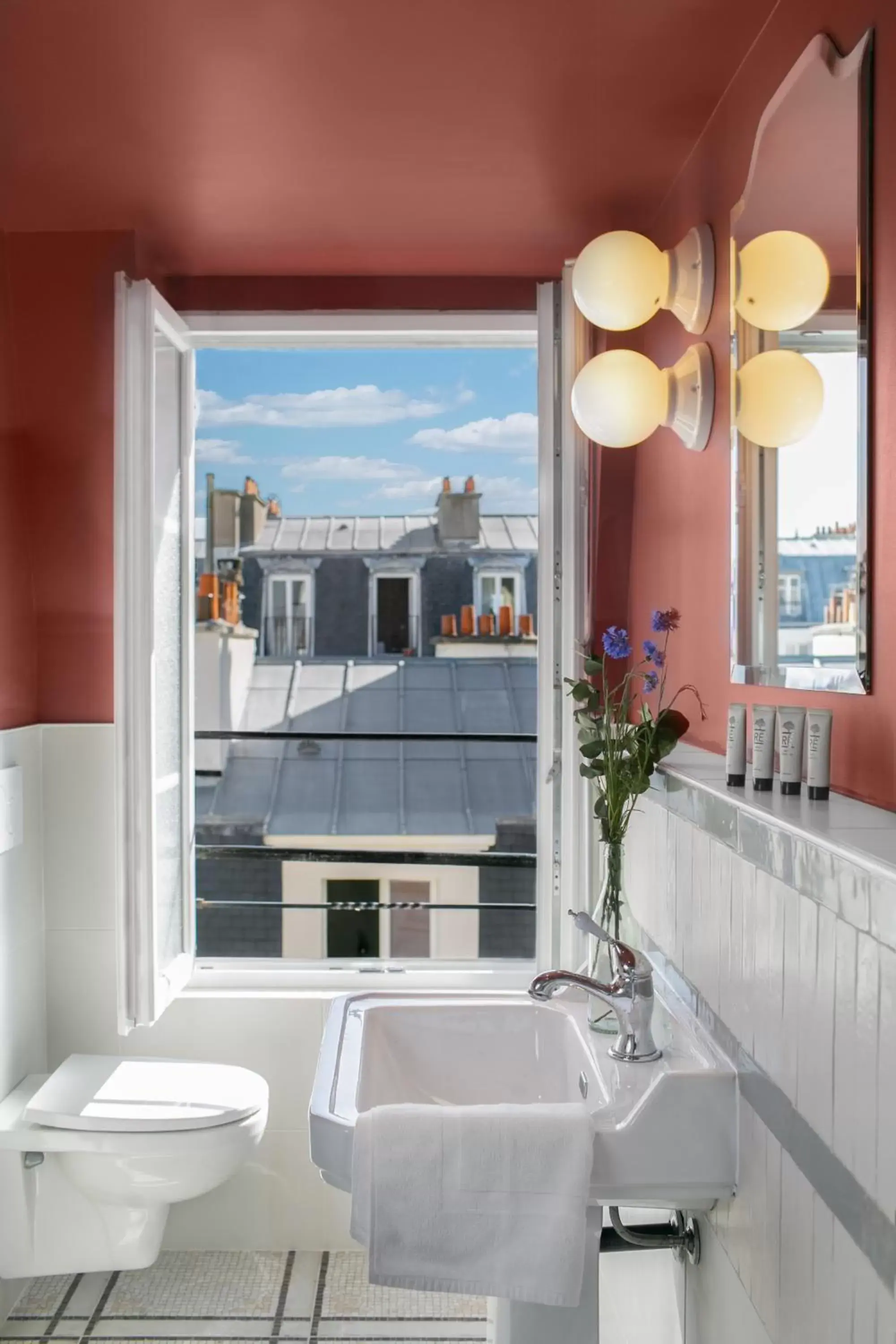Bathroom in La Planque Hotel